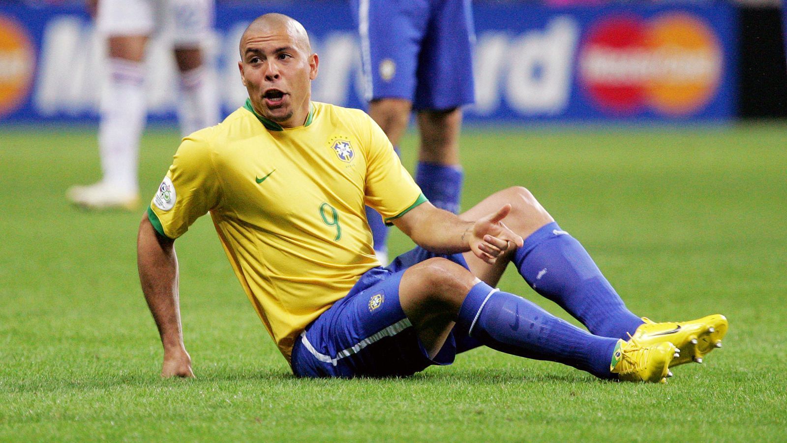 
                <strong>14. Ronaldo (Brasilien)</strong><br>
                &#x2022; WM-Einsätze: 19<br>&#x2022; WM-Tore: 15<br>
              