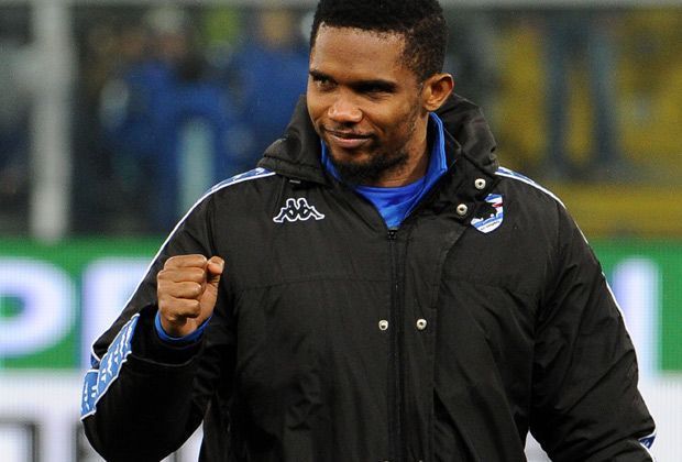 
                <strong>Platz 7: Samuel Eto'o (87 Millionen Euro)</strong><br>
                Kameruns Fußball-Idol Samuel Eto'o schafft es auf Platz sieben. Drei Mal gewann der Stürmer die Champions League - und das macht sich auch auf dem Konto bemerkbar.
              