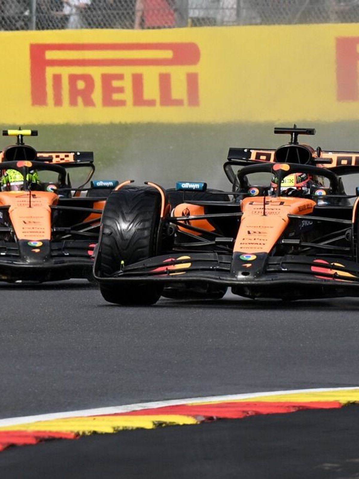 Oscar Piastri im Duell mit seinem McLaren-Teamkollegen Lando Norris
