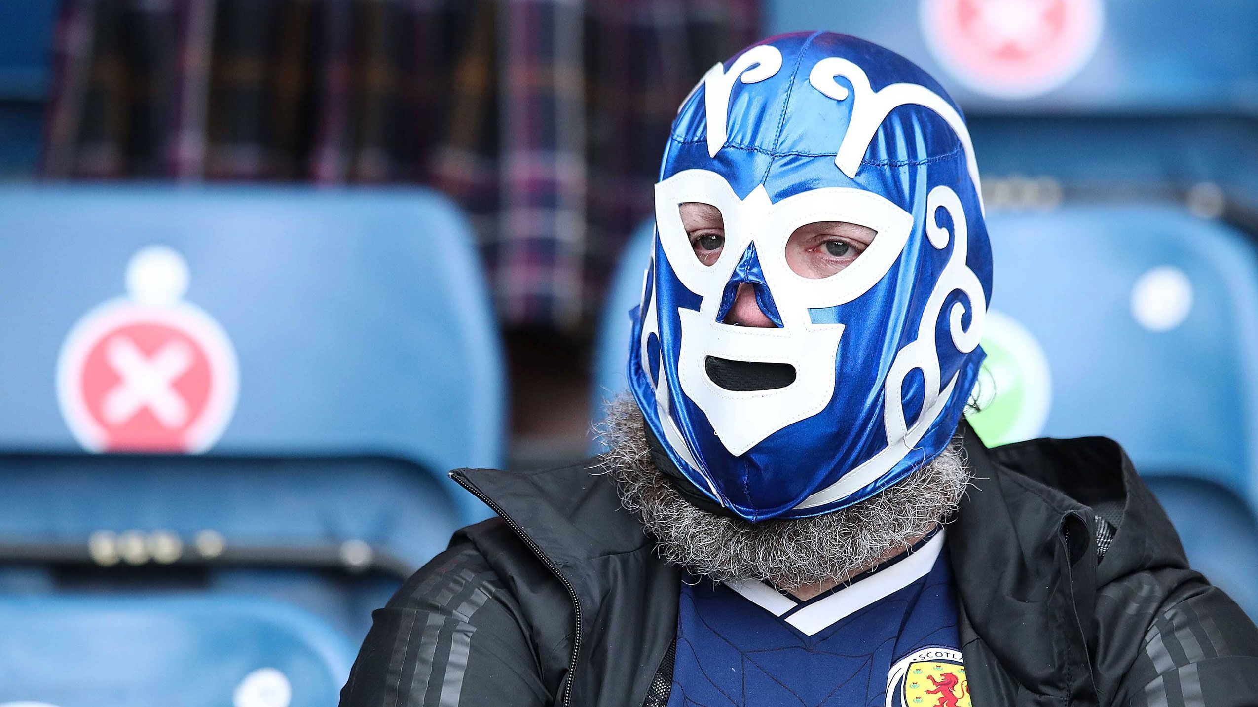 
                <strong>Schottische Fans 2.0</strong><br>
                Auch in der Arena sind Schottlands Anhänger immer ein Hingucker. Rein von der Lautstärke her hätte man auch vermuten können, dass der Hampden Park komplett ausverkauft wäre. Die Stimmung war grandios!
              