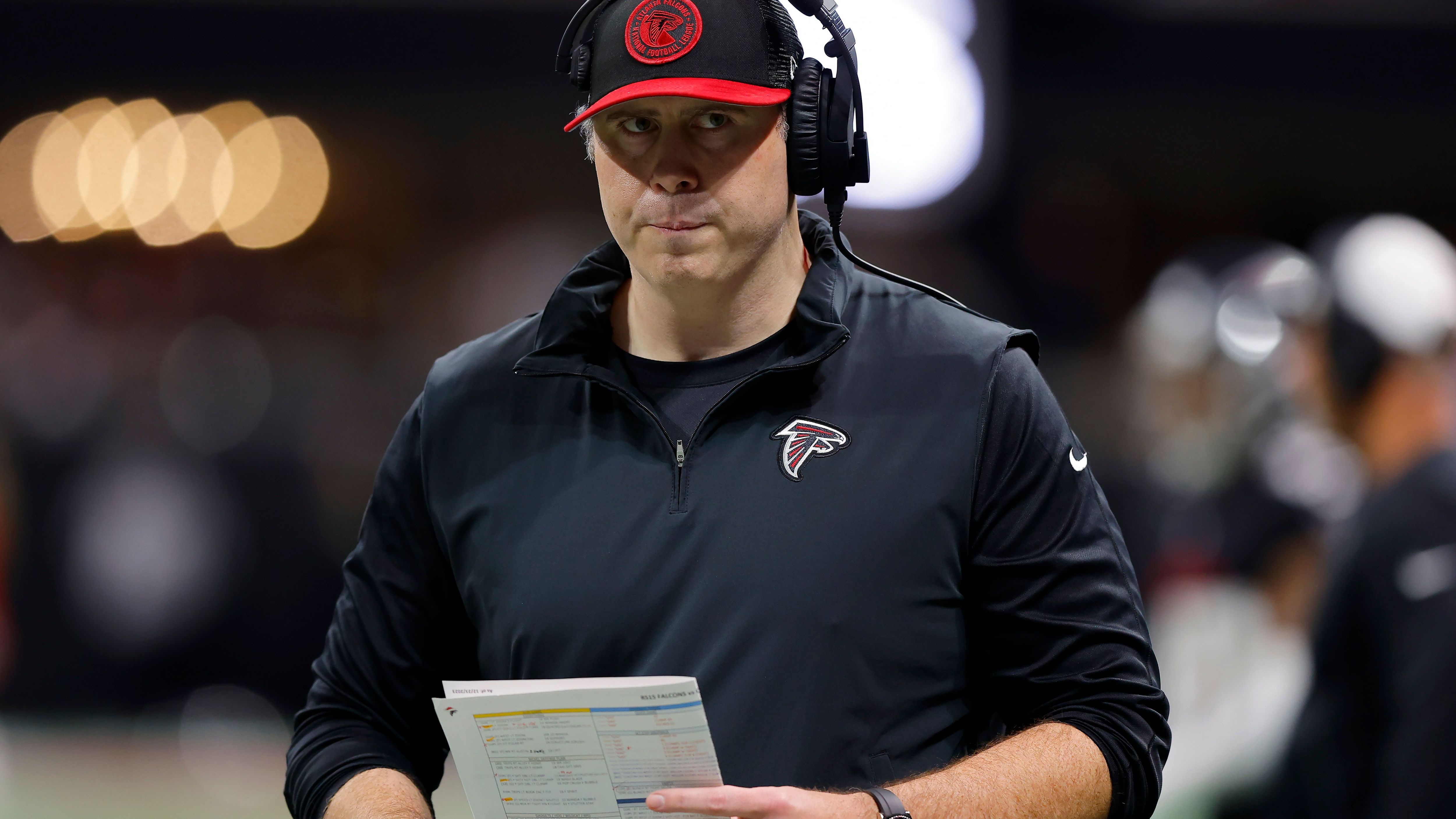 <strong>Week 1: Pittsburgh Steelers at Atlanta Falcons</strong><br>Im Januar wurde Arthur Smith nach drei Spielzeiten als Head Coach bei den Falcons entlassen. Die Erwartungen der Franchise wurden laut Owner Arthur Blank nicht erfüllt. Zur neuen Saison wird Smith bei den Steelers als Offensive Coordinator an der Seite stehen und direkt in Woche eins auf sein Ex-Team treffen.