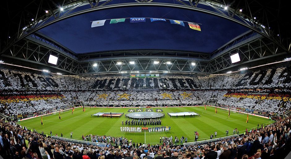 
                <strong>EM-Stadion: ESPRIT arena Düsseldorf</strong><br>
                54.600 PlätzeKeine Spiele bei der WM 2006.
              