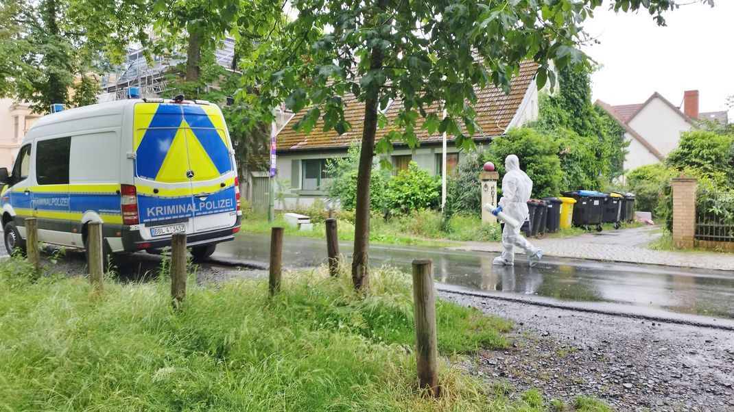 30. Mai 2024, Brandenburg, Potsdam: Bei einer gewaltsamen Auseinandersetzung auf dem Gelände einer Flüchtlingsunterkunft ist ein Wachmann tödlich verletzt worden. 