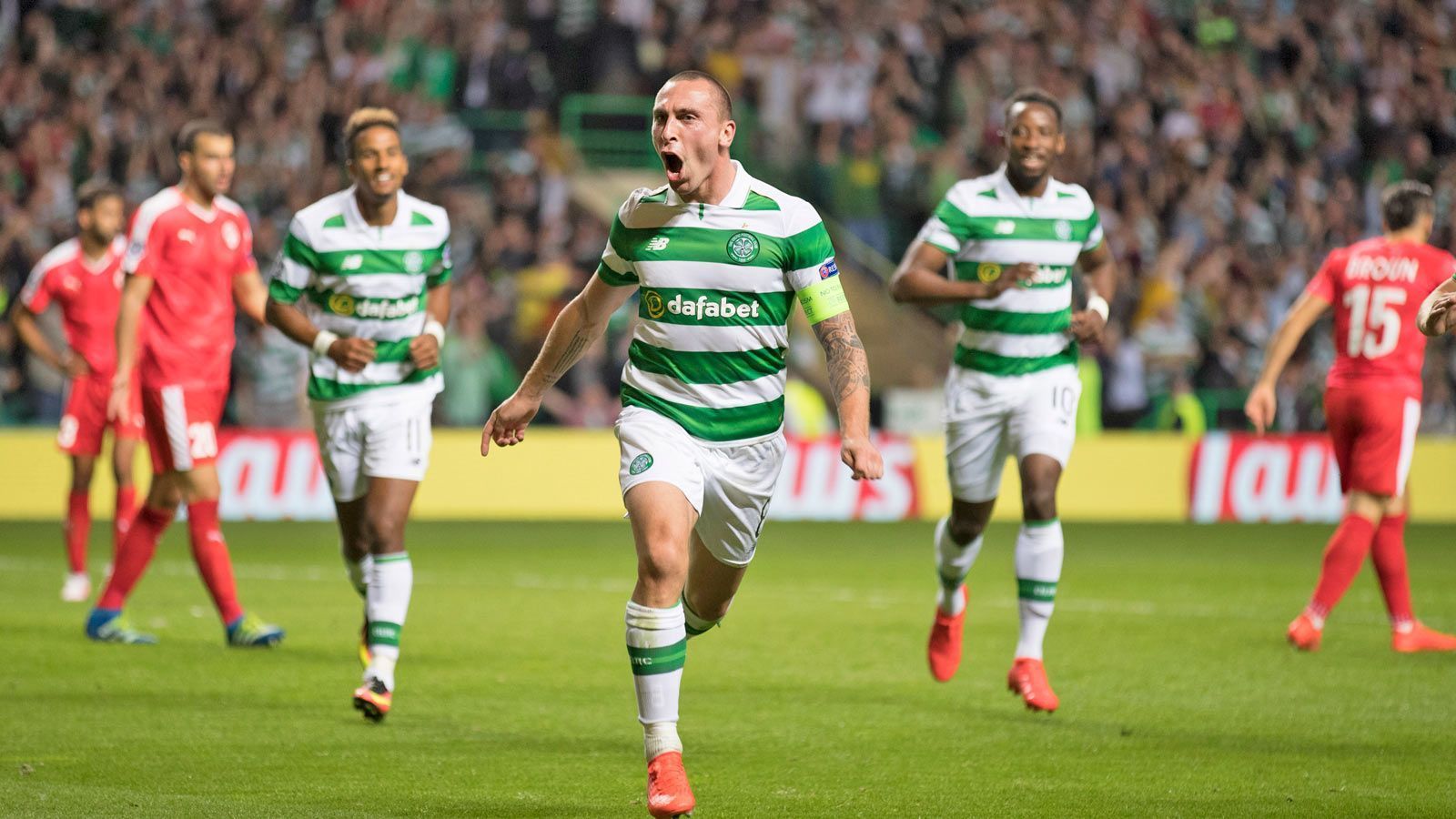 
                <strong>Browns Biographie: Ein Leben für Celtic</strong><br>
                Wohl niemand identifiziert sich so tief mit Celtic Glasgow, wie Scott Brown. Dementsprechend darf sein Herzensverein auch im Titel seiner 2015 erschienenen Biographie "My Celtic Story" nicht fehlen. In dem Buch gibt er tiefe Einblicke in sein Privatleben und erzählt die Geschichte seiner fußballerischen Profikarriere.
              