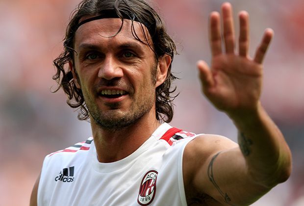 
                <strong>Paolo Maldini</strong><br>
                Die Klub-Legende: Spielte nie für einen anderen Verein als den AC Mailand, für den er 647 Mal auf dem Feld stand. Dabeu wurde er sieben Mal Meister und gewann fünf Mal die Champions League (bzw. den Landesmeister-Cup).
              