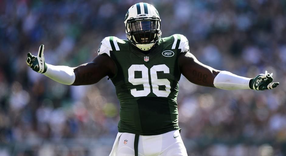 
                <strong>Die überbezahlten NFL-Profis 2018</strong><br>
                Mit der Entlassung von Muhammad Wilkerson sind die New York Jets ihren absoluten Topverdiener losgeworden. Der Defensive Lineman hätte 2018 knapp 20 Millionen US-Dollar verdient. Viel zu viel für einen Spieler, der seit seiner Vertragsunterschrift vor zwei Jahren nicht beweisen konnte, dass er das Geld wert ist. ran.de präsentiert euch weitere Spieler, die in ihrem Team überbezahlt sind.
              
