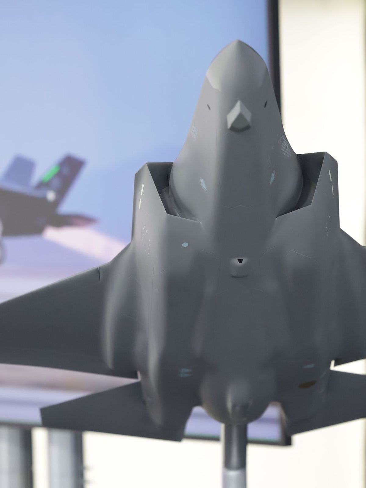 Spatenstich für Rheinmetall-Fabrik für F-35-Kampfjet-Bauteile