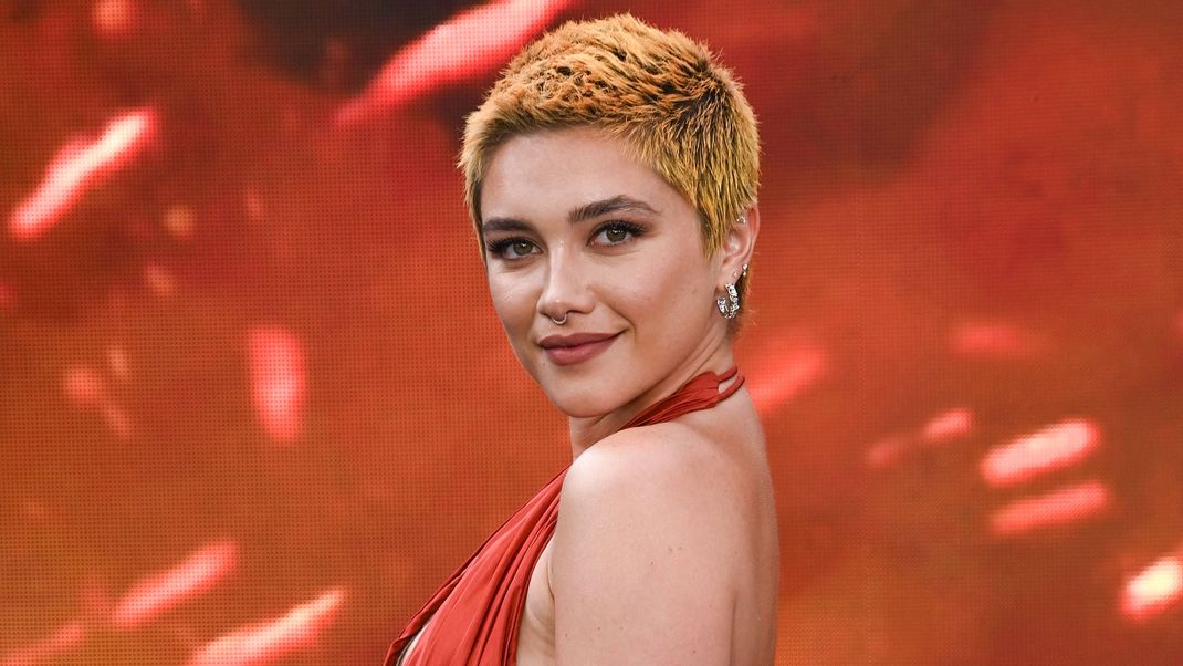 Florence Pugh spricht jetzt ganz offen über ihre Rolle in "Oppenheimer" und verrät, dass sich Christopher Nolan sogar bei ihr entschuldigt hat. Alle Infos dazu gibt es hier.&nbsp;