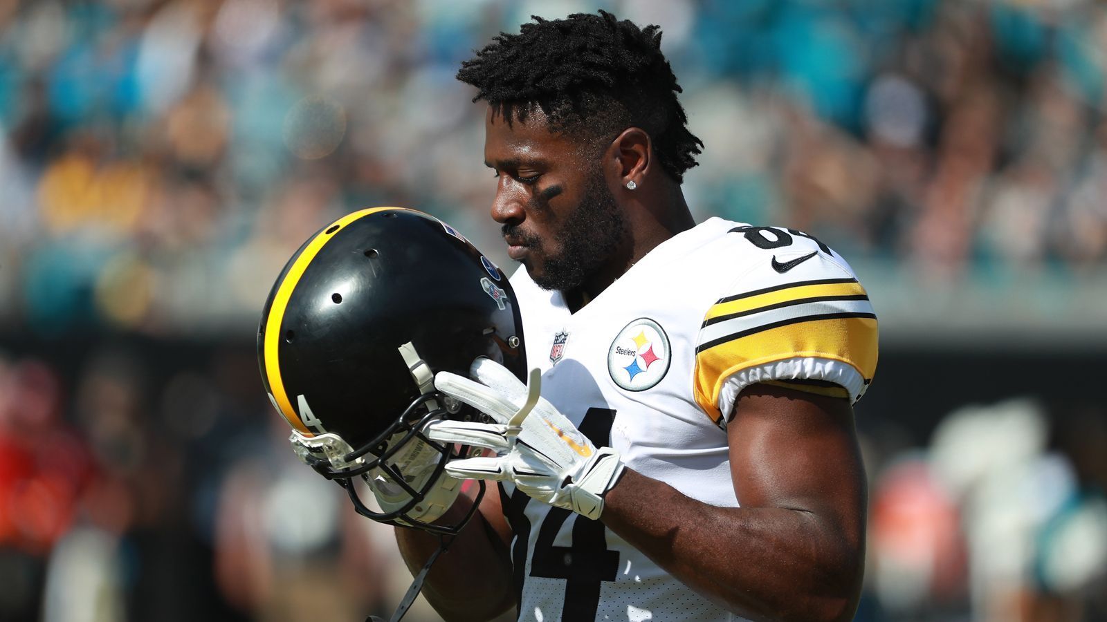 
                <strong>Antonio Brown (Pittsburgh Steelers) </strong><br>
                Antonio Brown ist seit Woche 13 der Receiver, mit den meisten Receiving-Yards innerhalb einer Zeitspanne von sechs Jahren (8.876). Mit zehn Receptions gegen die Oakland Raiders würde er auch noch der Receiver, mit den meisten Receptions innerhalb einer Spanne von sechs Jahren werden. Aktuell steht er bei 663 und Wes Walker bei 672. 
              