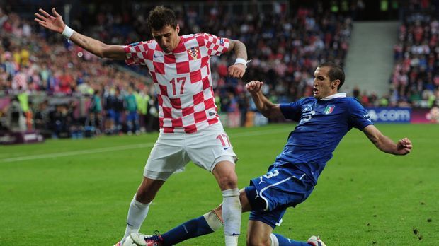 
                <strong>Mario Mandzukic</strong><br>
                Mario Mandzukic schlug vor zwei Jahren beim FC Bayern voll ein und war seitdem Münchens wichtigster Torjäger. Bei der kroatischen Nationalmannschaft ist er im Sturm unverzichtbar. Beim Eröffnungsspiel gegen Brasilien wird er allerdings gesperrt fehlen. 
              