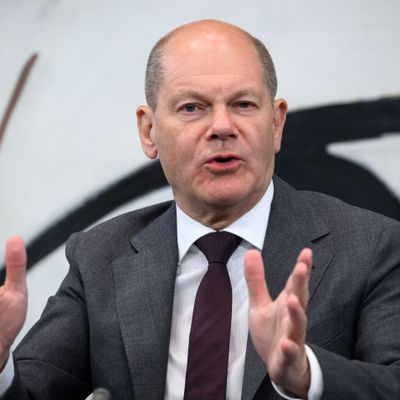 Bundeskanzler Scholz ist zufrieden mit den Ergebnissen des Flüchtlingsgipfels.