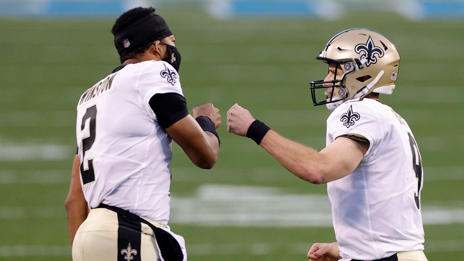 
                <strong>New Orleans Saints - Wie sehr fehlt Drew Brees? </strong><br>
                Mit den New Orleans Saints assoziiert man automatisch Drew Brees. Man sieht den Super-Bowl-Titel vor den Augen, die historischen Meilensteine, die er geknackt hat, die bitteren Playoff-Niederlagen gegen die Vikings und die Rams. Im ersten Jahr ohne den zukünftigen Hall-of-Famer wird es für die Saints darum gehen, sich von ihm zu lösen und die Zukunft einzuleiten. Dass das nicht unbedingt einfach ist, haben die New England Patriots im ersten Jahr ohne Brady gezeigt. Diese Fußstapfen können eine Bürde sein. Wie schlagen sich die Saints also ohne Brees?
              