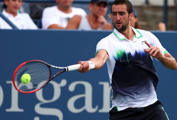 
                <strong>Achtelfinale: Cilic - Simon (Nr. 31)</strong><br>
                Auch für Cilic steht ein heißer Fight im Achtelfinale an. Gilles Simon treibt den Kroaten bis zum Äußersten. Mit 4:13 Stunden steht Cilic gegen den Franzosen nur sechs Minuten kürzer auf dem Platz. Durch ein 5:7, 7:6, 6:4, 3:6, 6:3 und mit 23 Assen zieht er ins Viertelfinale ein.
              