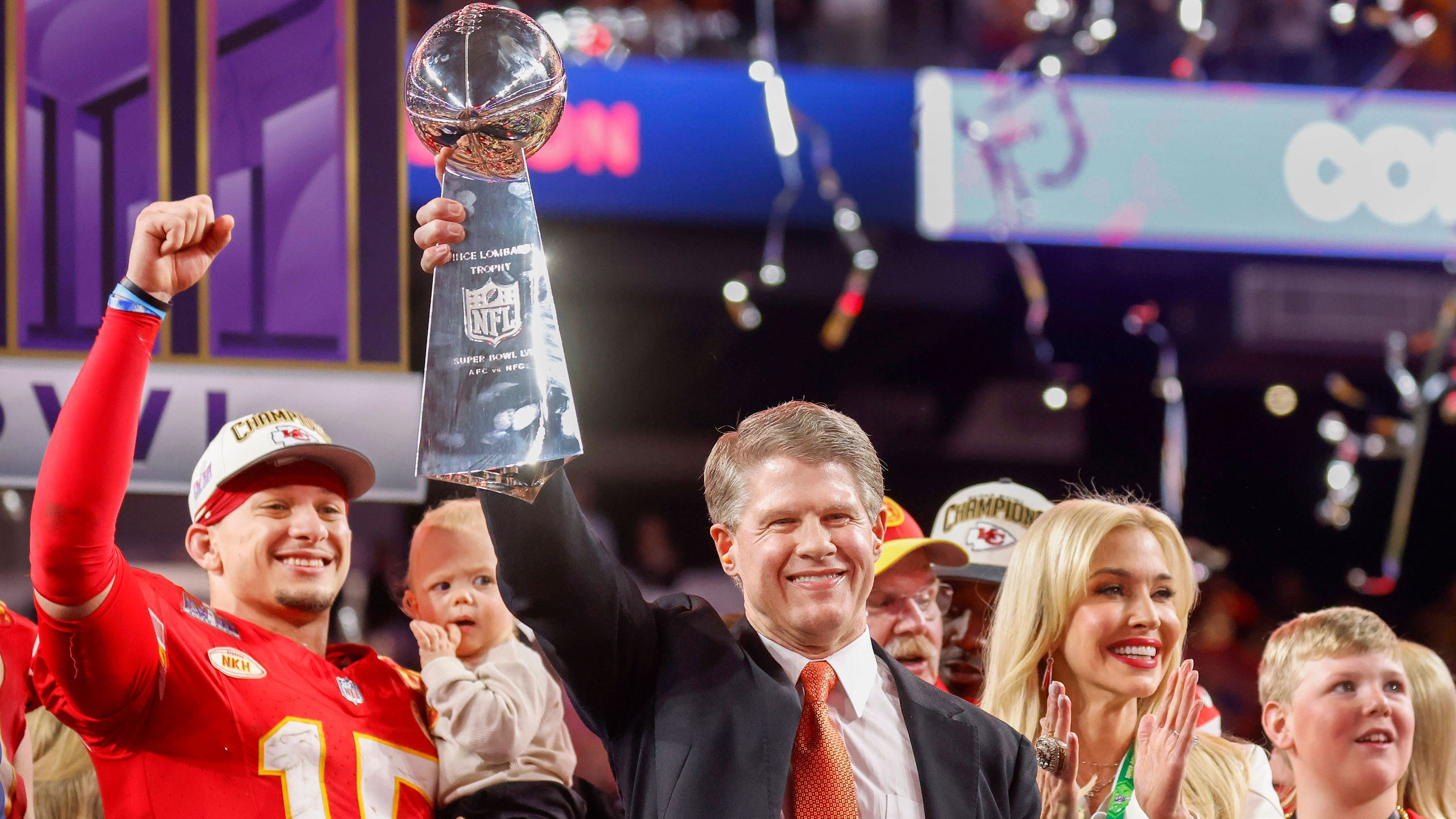 <strong>Clark Hunt und Familie (Kansas City Chiefs)</strong><br>Note F-