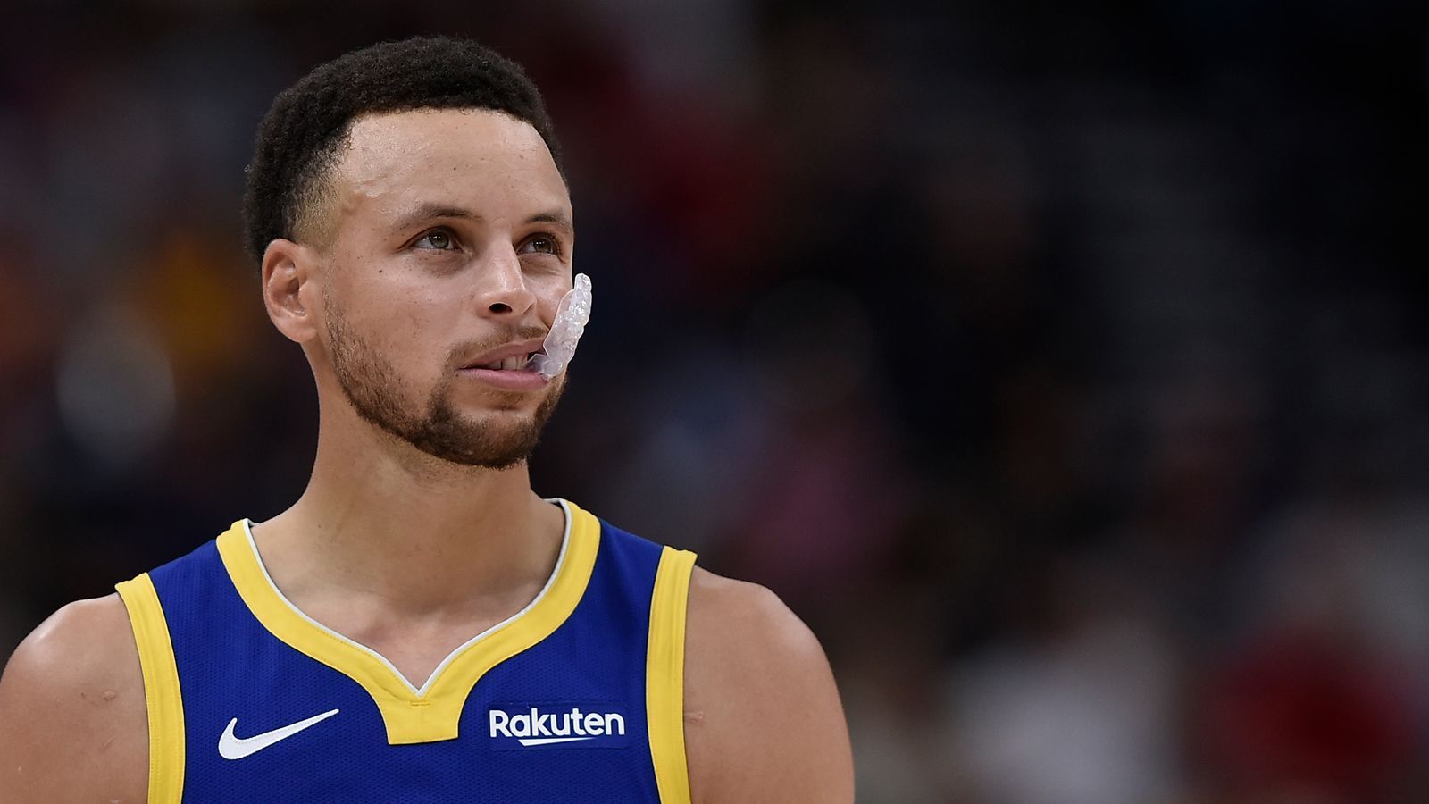 
                <strong>Nach Currys Feuerwerk: Das sind die Spieler mit den meisten 50-Punkte-Spielen</strong><br>
                NBA-Superstar Stephen Curry hat letzte Nacht mal wieder brilliert. Beim Sieg gegen die Washington Wizards erzielte der Point Guard unglaubliche 51 Punkte (zu den Highlights) - und das obwohl er nur drei Viertel spielte. Es war für den 30-Jährigen das fünfte Spiel seiner Karriere mit mindestens 50 Punkten. Für die Top 10 in der ewigen Bestenliste reicht das allerdings noch nicht. Dafür müsste er noch drei weitere Spiele dieser Art abliefern. Auch zwei aktive NBA-Stars haben es in den elitären Kreis geschafft. Wir zeigen euch die Top 10 der Spieler mit den meisten 50-Punkte-Spielen.
              