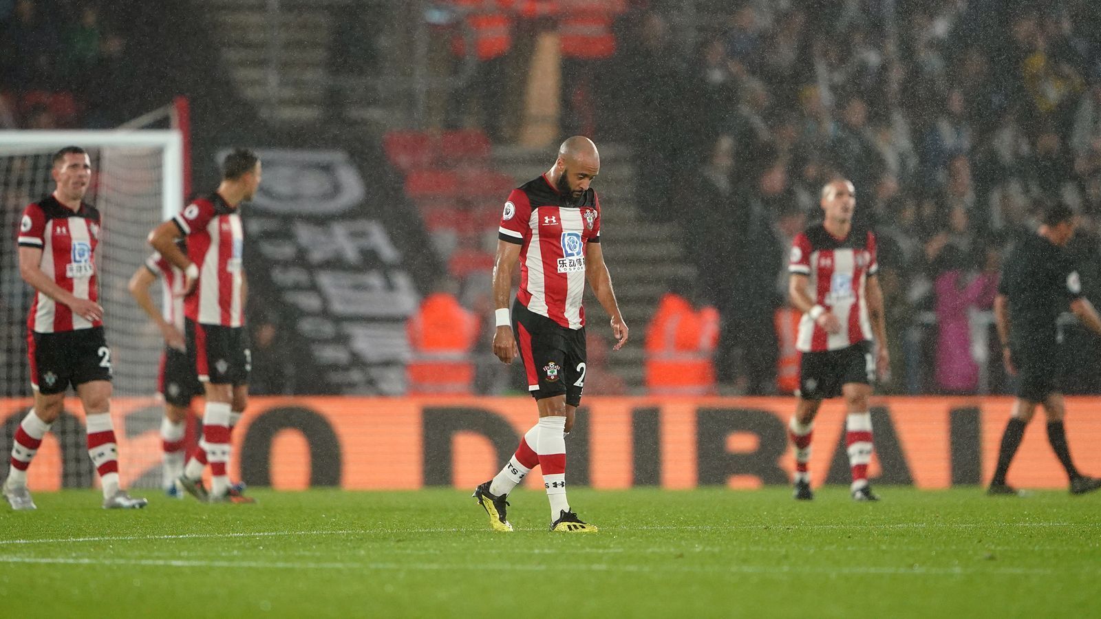 
                <strong>Höchster Auswärtssieg Premier League</strong><br>
                Der ehemalige Leipzig-Coach Ralph Hasenhüttl verlor mit dem FC Southampton am 25. Oktober gegen Leicester City 0:9 (0:5), die Gäste stellten damit den Rekord für den höchsten Auswärtssieg in der Premier-League-Geschichte auf. 
              