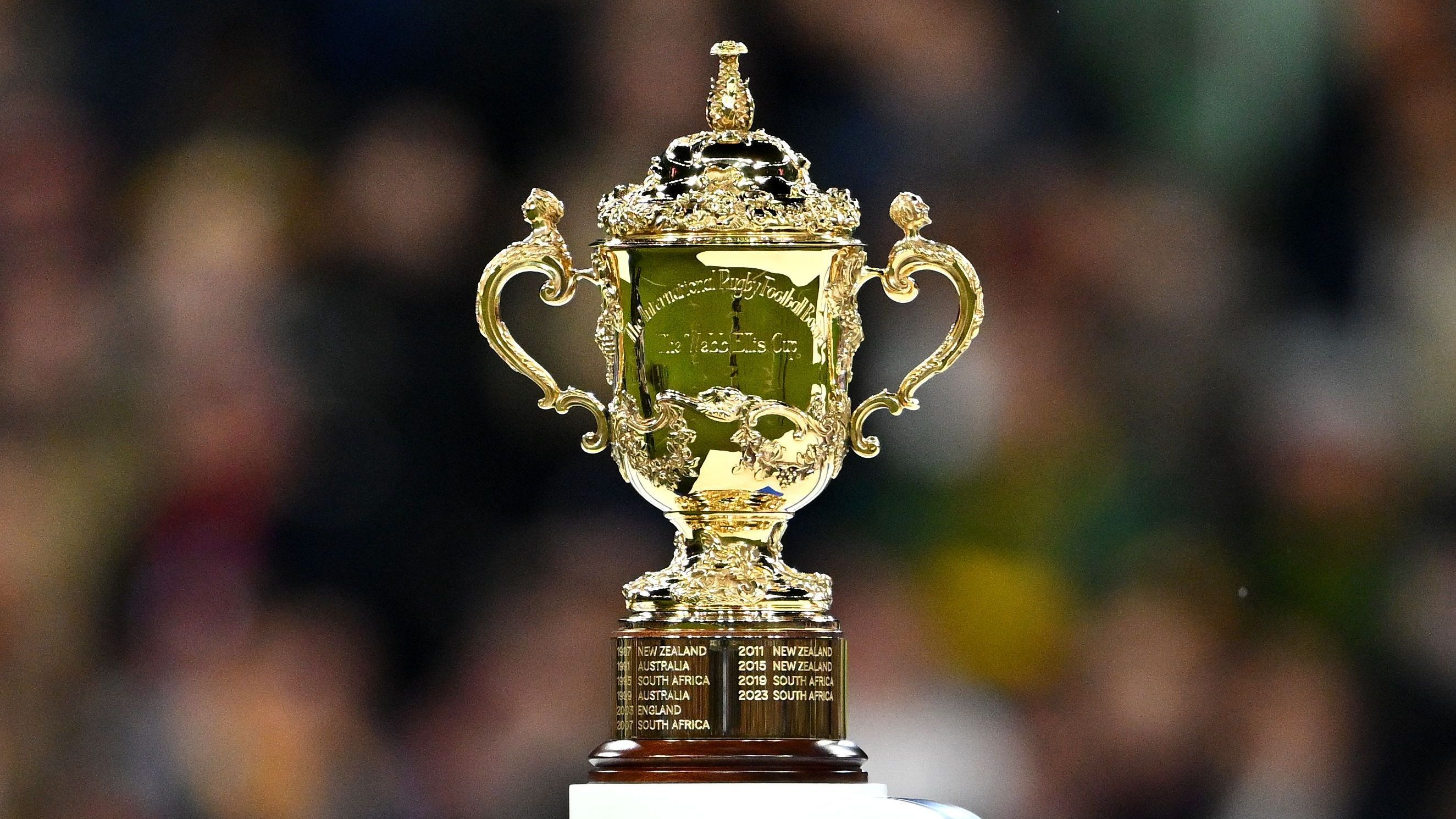 <strong>Platz 7: Rugby-WM - Webb Ellis Cup (Rugby)</strong><br>Wunderschön verziert, golden, handlich ... und etwas ganz Besonderes. Denn ähnlich wie der Pokal für die Fußball-WM wird auch die Rugby-Trophäe nur alle vier Jahre vergeben.