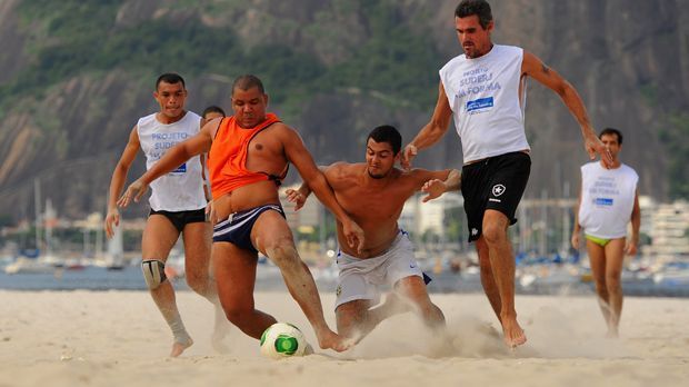 
                <strong>Brasilianische Fußball- Liebe </strong><br>
                Fußball ist in Brasilien eine Lebenseinstellung. Rund sieben Millionen Brasilianer spielen aktiv Fußball. 
              
