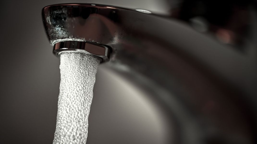 In Oberbayern müssen Menschen das Wasser vor der Nutzung abkochen.