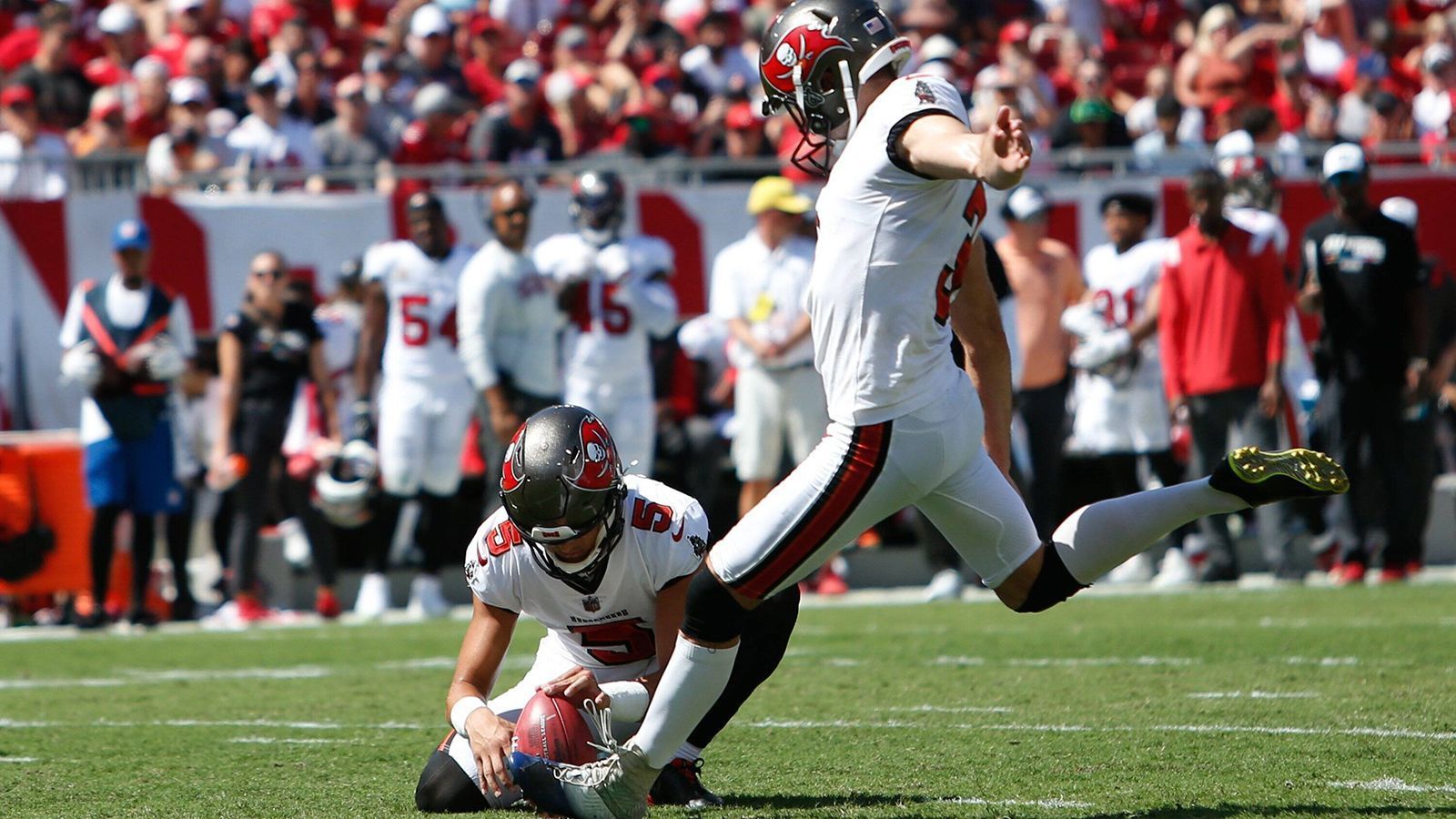 <strong>2009: K Ryan Succop, 256. Pick, Kansas City Chiefs</strong><br>Succop wurde ebenfalls an letzter Stelle eines Drafts ausgewählt. 2009 entschieden sich die Kansas City Chiefs für ihn. Nach vier Jahren wechselte der heute 38-Jährige zu den Tennessee Titans. Von 2020 bis 2022 lief Succop dann für die Tampa Bay Buccaneers auf. Mit den Bucs holte er auch den Super Bowl. Im Finale der Saison 2020 gegen die Chiefs verwandelte er damals vier Extrapunkte und ein Field Goal. 2023 wurde er von den Bucs entlassen