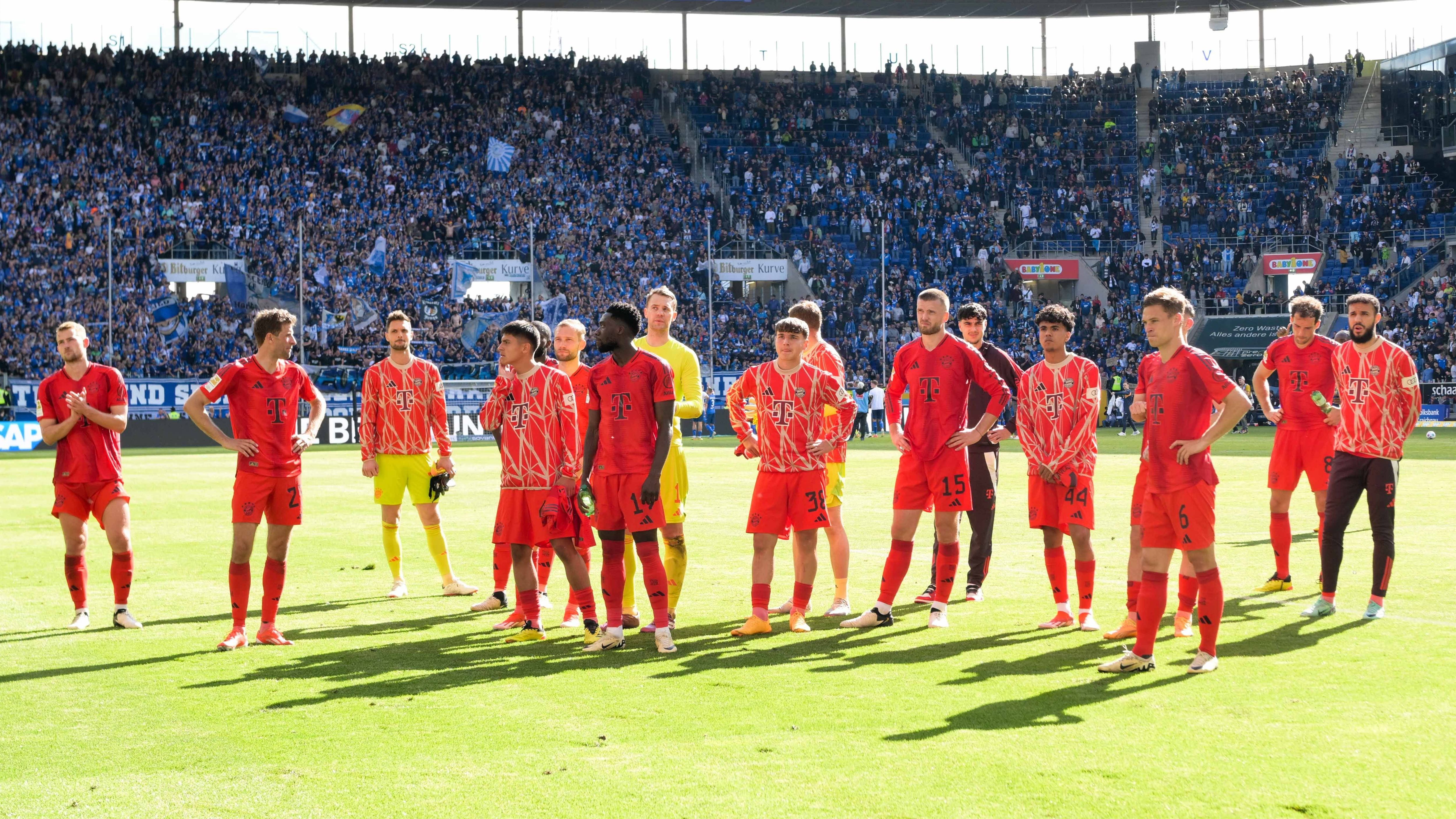 <strong>FC Bayern München: Welche Stars können gehen?</strong><br>Die enttäuschende Saison des FC Bayern München dürfte personelle Konsequenzen haben. Mehrere Spieler könnten im Sommer Verkaufskandidaten sein. <em><strong>ran</strong></em> verrät, welche Spieler laut der "Bild" und "Sky" als Streich-Kandidaten gelten.&nbsp;&nbsp;