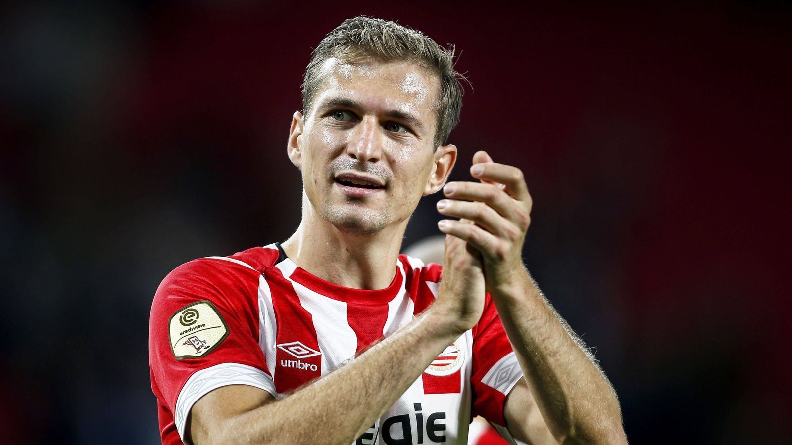 
                <strong>Daniel Schwaab (PSV Eindhoven)</strong><br>
                Der ehemalige Profi von Bayer Leverkusen und des VfB Stuttgart absolvierte bereits 30 Europacup-Spiele. Er trifft in der Gruppe B auf den FC Barcelona und später auf Inter Mailand und die Tottenham Hotspurs.
              
