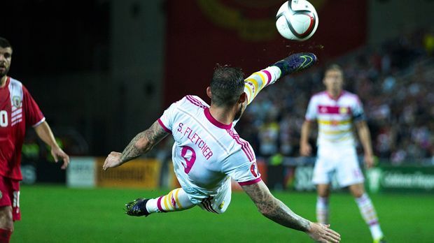 
                <strong>Angriff: Steven Fletcher (Schottland) - Wochen-Stärke 79.</strong><br>
                Angriff: Steven Fletcher (Schottland) - Wochen-Stärke 79. Die Schotten haben es verpasst, sich für die EM zu qualifizieren. Das liegt jedoch nicht an ihrem Top-Stürmer Fletcher (Sunderland). In der vergangenen Woche schießt er einen Hattrick gegen Gibraltar und das zwischenzeitliche Führungstor beim 2:2-Remis gegen Polen.
              