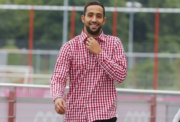 
                <strong>FC Bayern beim Paulaner-Shooting</strong><br>
                Von Rom nach München: Neuzugang Mehdi Benatia soll in Zukunft die Abwehr des Meisters stabilisieren. Beim Paulaner-Shooting macht er im traditionellen Outfit bereits eine gute Figur.
              