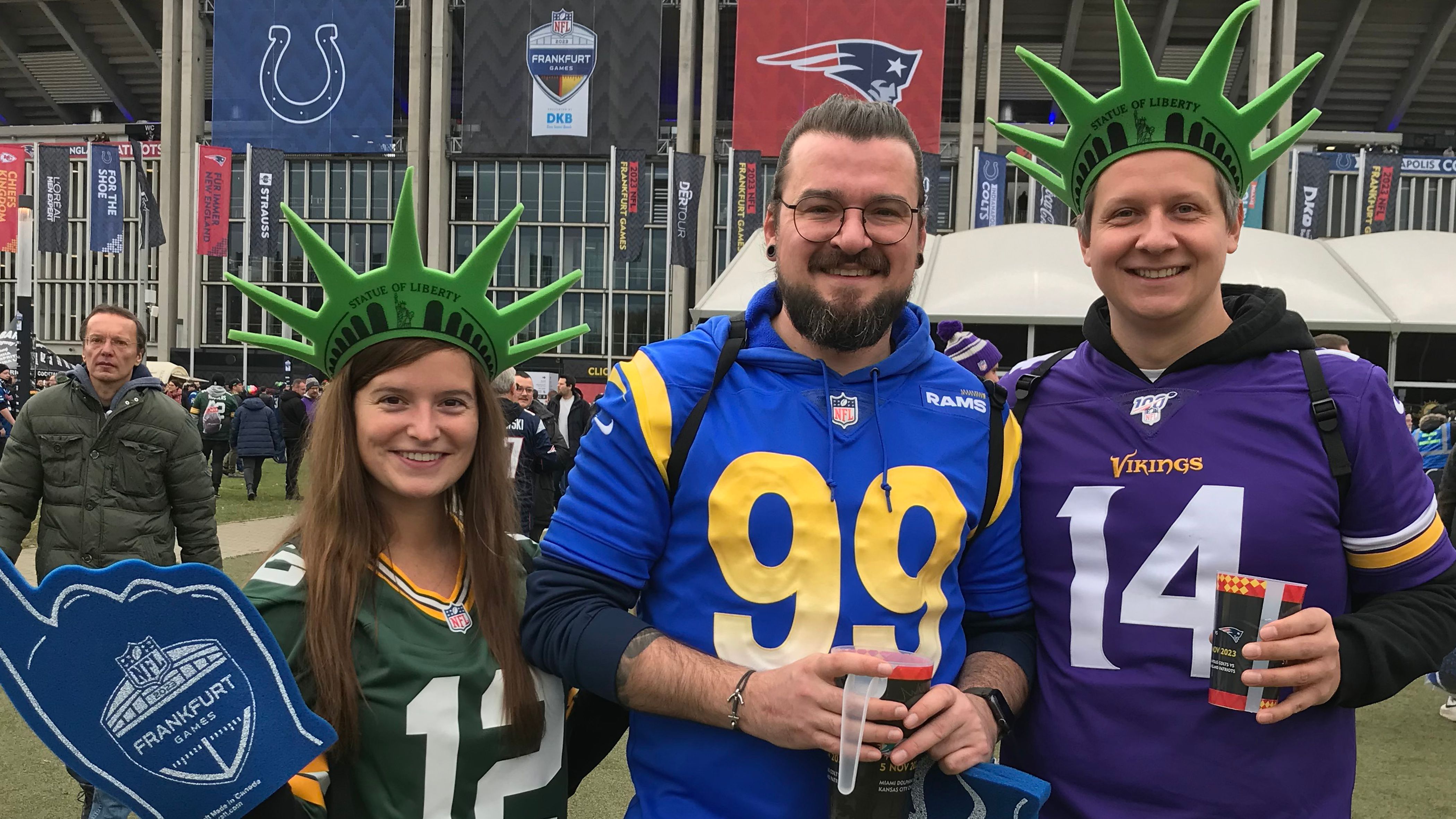 <strong>NFL in Frankfurt: Die besten Outfits der Football-Fans</strong><br>Die Football-Community hat sich neben Trikots auch einige coole Kostüme ausgesucht.