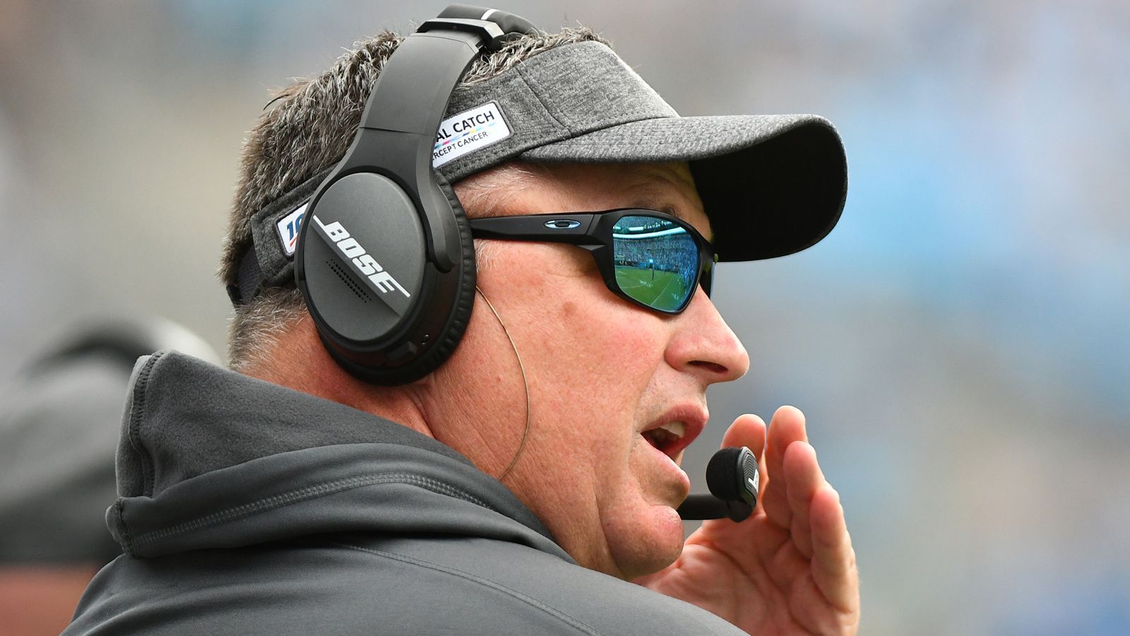 
                <strong>Doug Marrone (Jacksonville Jaguars)</strong><br>
                Die starke Saison 2017 hat Begehrlichkeiten geweckt. Die können die Jaguars aber nicht mehr bedienen. 2018 verlief mit 5-11 desaströs, damals mussten einige Mitglieder des Coaching-Teams um Marrone dran glauben, darunter Offensive Coordinator Nathaniel Hackett. Kann sich Marrone zwei verlorene Saisons leisten? Aktuell steht sein Team bei 4-5, er muss entscheiden, ob Quarterback Gardner Minshew Starter bleibt oder der wiedergenesene Nick Foles. An dem Ergebnis wird Marrone gemessen.
              