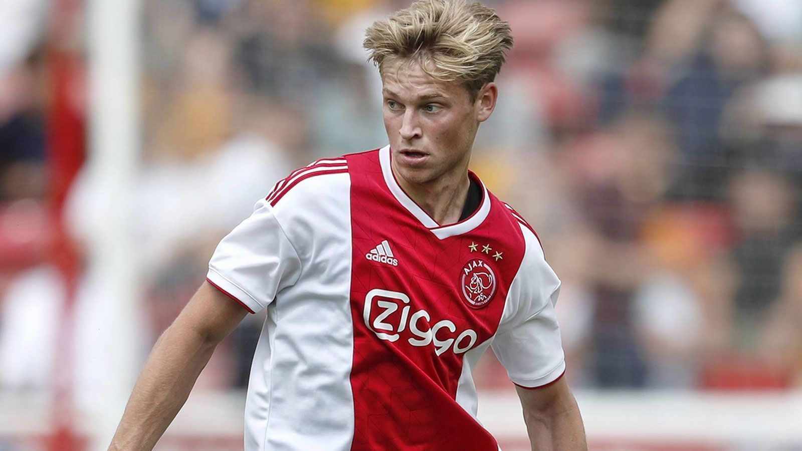 
                <strong>Das ist Bayern-Gegner Ajax Amsterdam</strong><br>
                Wie auch Mittelfeld-Talent Frenkie de Jong. An ihm sollen Real Madrid und der FC Barcelona interessiert sein. Angeblich soll Real bereit sein, 80 Millionen Euro für Spielintelligenz und das starke Passspiel von de Jong zu zahlen. Barca scheiterte im Sommer mit zwei Offerten, die Ajax zu niedrig waren.
              