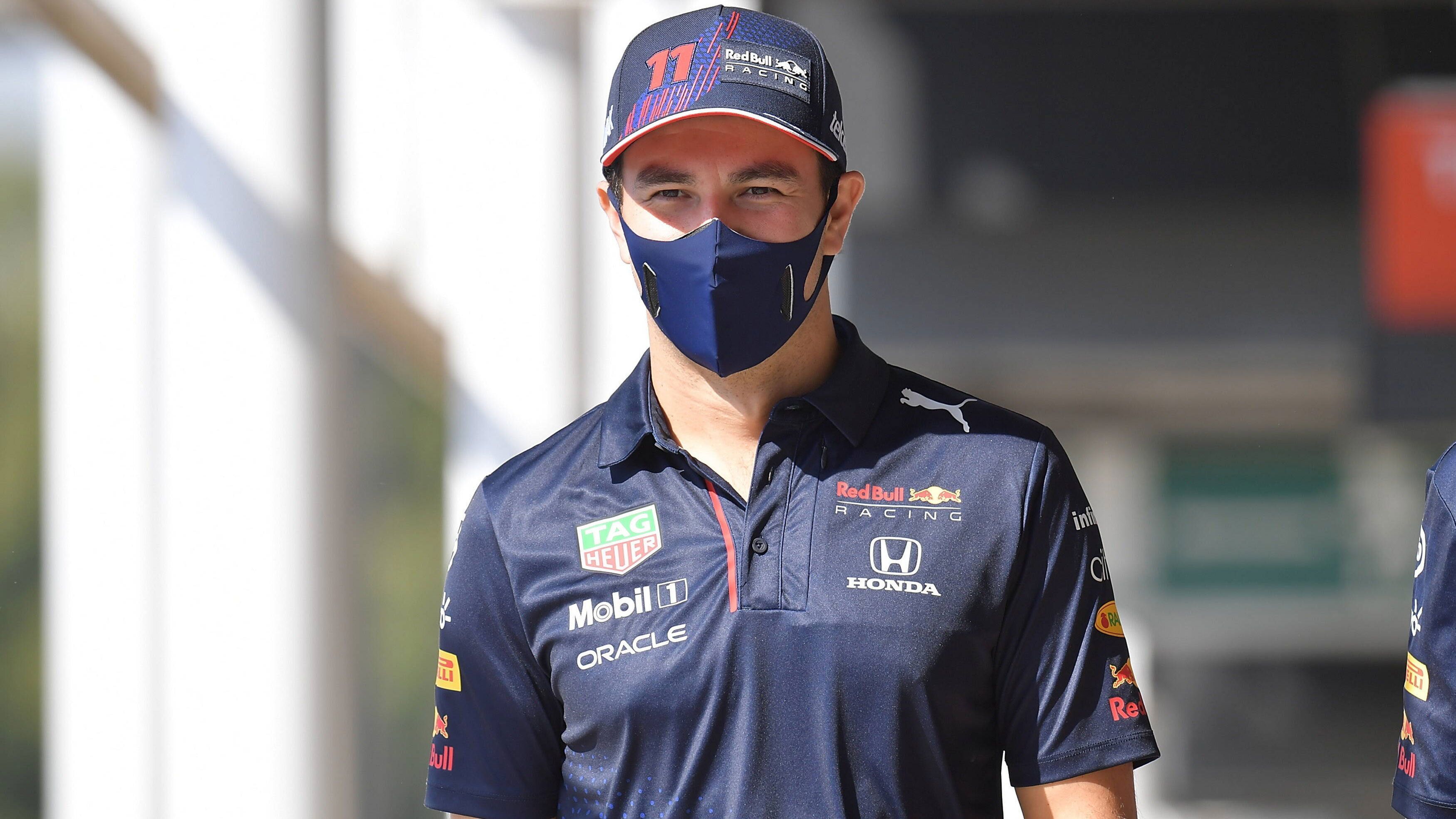 
                <strong>Sergio Perez (Red Bull Racing)</strong><br>
                Als Sergio Perez Mazepin in Portugal überrunden wollte, ignorierte dieser die blauen Flaggen und schnitt den Mexikaner derart, dass es fast zum Unfall gekommen wäre. Perez fluchte danach wütend über Funk und bezeichnete Mazepin als "Vollidioten".
              