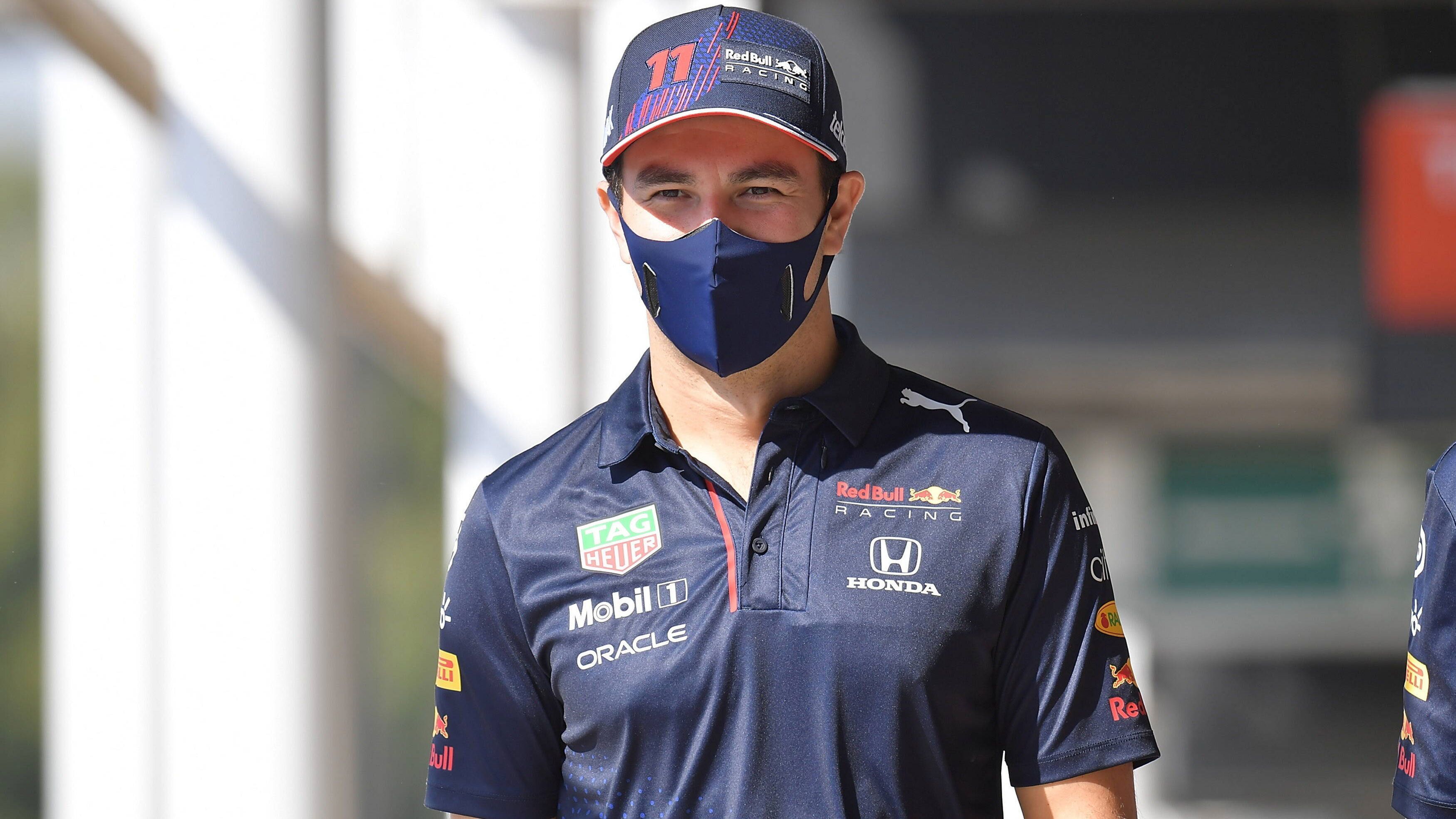 
                <strong>Sergio Perez (Red Bull Racing)</strong><br>
                Als Sergio Perez Mazepin in Portugal überrunden wollte, ignorierte dieser die blauen Flaggen und schnitt den Mexikaner derart, dass es fast zum Unfall gekommen wäre. Perez fluchte danach wütend über Funk und bezeichnete Mazepin als "Vollidioten".
              