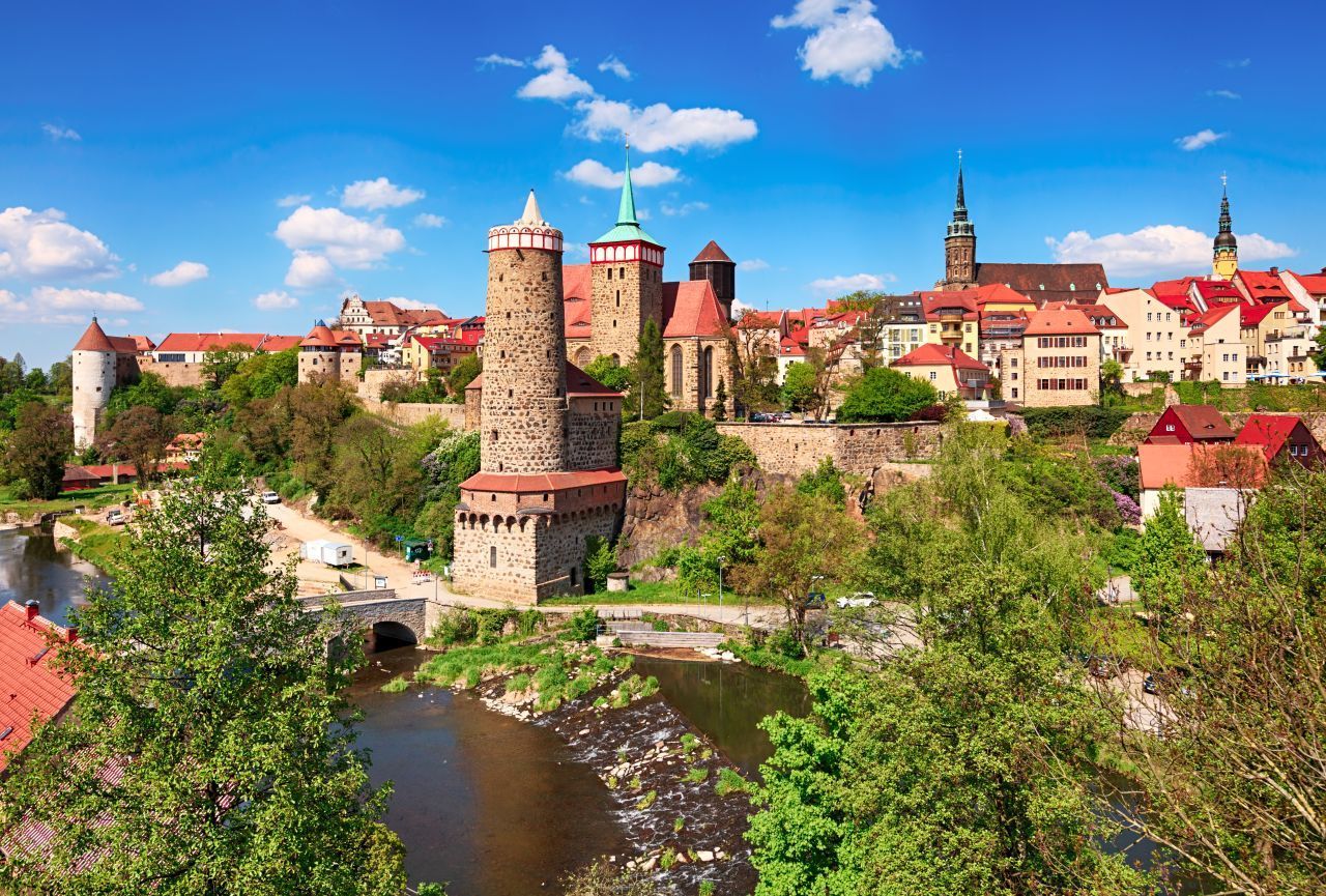 Willst du viele Türme sehen, musst du wohl nach Bautzen gehen. Die mittelalterliche Stadt in der Oberlausitz hat 17 markante Türme.