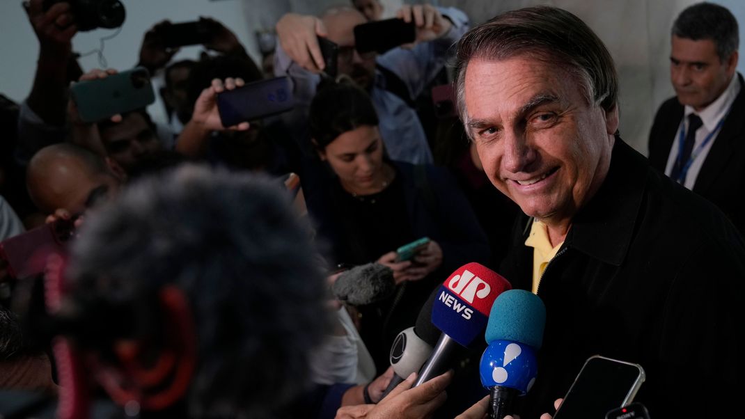 Jair Bolsonaro am 29. Juni 2023 vor Medienvertretern. 