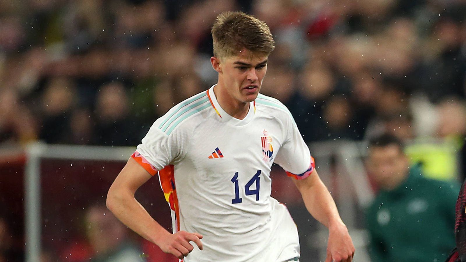 
                <strong>8. Belgien</strong><br>
                Starke Konkurrenz in der Gruppe mit Niederlande und Portugal. Die Belgier könnten aber für eine Überraschung sorgen. Das zeigte schon das Remis zum Auftakt gegen die Niederlande. Dabei ist das Pfund der Mannschaft die Defensive mit Keeper Maarten Vandevoordt. In der Qualifikation gab es nur zwei Gegentore. Aber: Je weiter man Richtung Offensive schaut, desto schwächer wird der Kader. Hoffnungsträger Charles De Ketelaere (AC Mailand) hatte in der abgelaufenen Saison kaum Spielpraxis gesammelt. Schlüsselspieler: Vandevoordt, De Ketelaere, Al-Dakhil.• <a href="https://www.ran.de/fussball/u21/live/ran-fussball-u21-europameisterschaft-2023-live-gruppe-a-georgien-gegen-belgien-im-kostenlosen-livestream" data-url-id="52807">U21: Georgien vs. Belgien - Sa. ab 17:45 Uhr live auf ran.de</a><br>
              