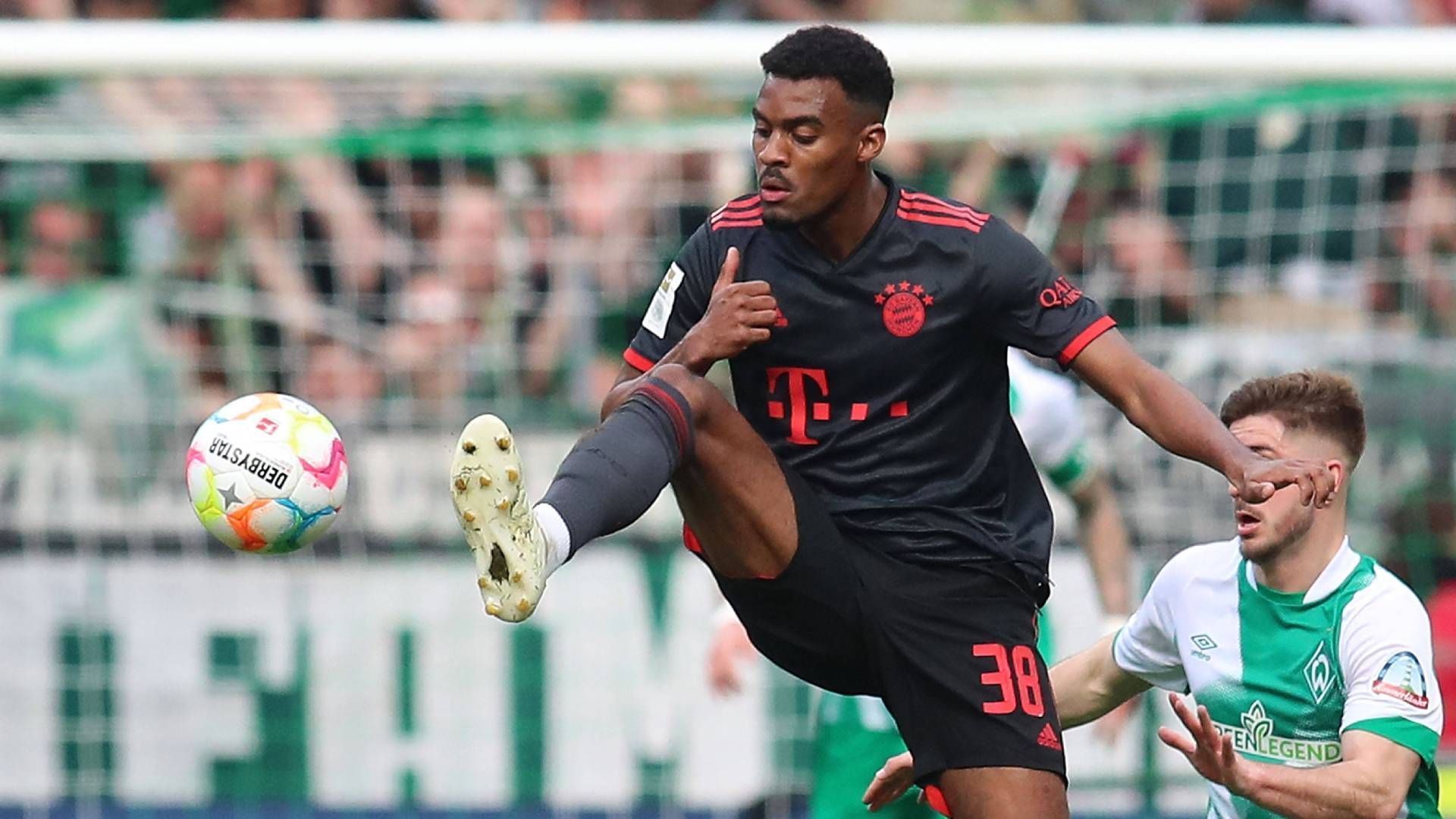 
                <strong>Ryan Gravenberch</strong><br>
                Der Niederländer ist gegenüber dem 2:0 gegen Hertha BSC die einzige Veränderung in der Startelf, weil der Niederländer im defensiven Mittelfeld den gelbgesperrten Leon Goretzka vertritt. Er agiert sehr motiviert und wachsam, hat ein gutes Auge (Passquote 85 Prozent), unterbindet außerdem kurz vor der Halbzeit einen gefährlichen Konter. Dennoch erfolgt nach 64 Minuten die Auswechslung. ran-Note: 3 
              