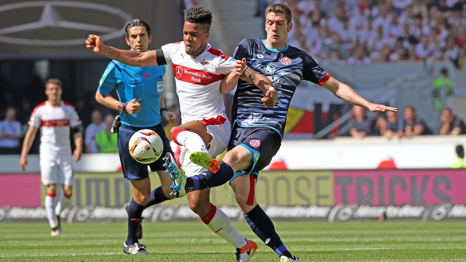 
                <strong>Weitere auslaufende Verträge:</strong><br>
                u.a. Niklas Moisander (Werder Bremen), Jeffrey Bruma (VfL Wolfsburg), Levin Öztunali, Danny Latza, Stefan Bell (alle 1. FSV Mainz 05), Salih Özcan (1. FC Köln), Fabian Klos, Andreas Voglsammer (beide Arminia Bielefeld), Daniel Didavi, Goncalo Castro, Marcin Kaminski (alle VfB Stuttgart), Melayro Bogarde (TSG Hoffenheim), Angelo Stiller (FC Bayern München), Christopher Lenz (1. FC Union Berlin), Jetro Willems (Eintracht Frankfurt), Steven Skrzybski (FC Schalke 04), Mathew Leckie (Hertha BSC)
              