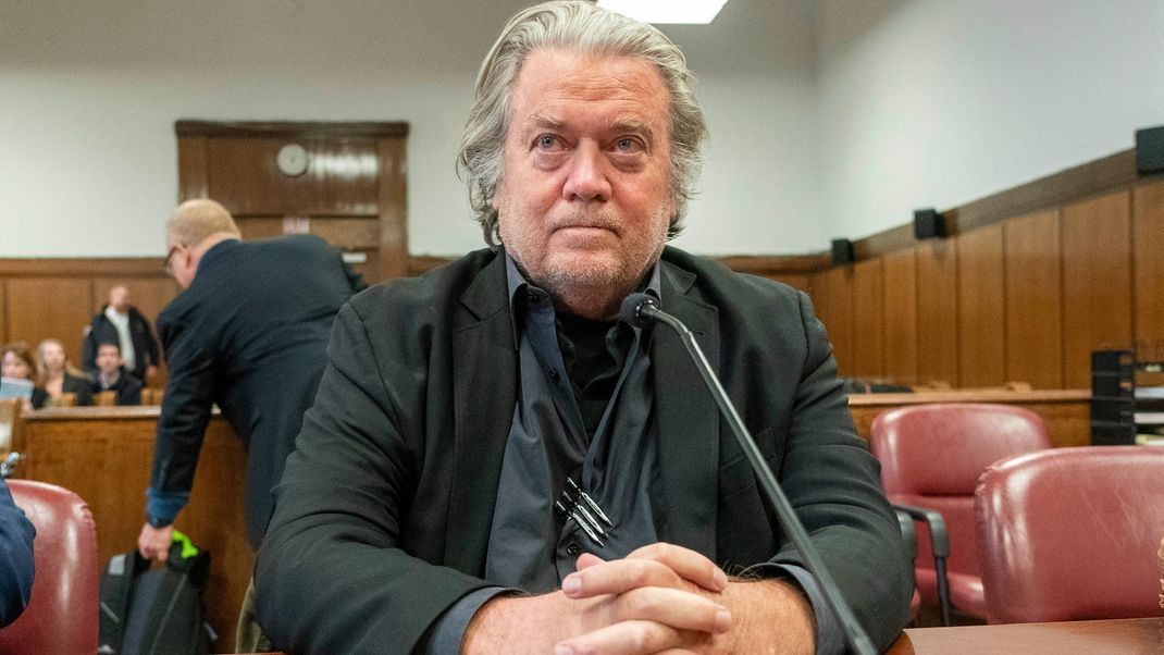 Ab 1. Juli könnte Steve Bannon für vier Monate hinter Gitter wandern