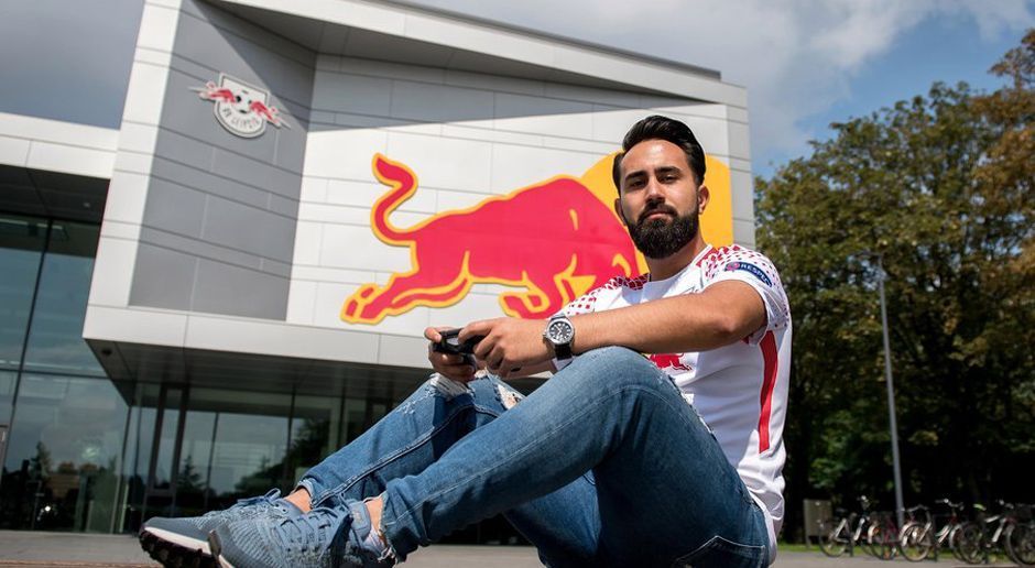 
                <strong>RB Leipzig</strong><br>
                Cihan Yasarlar hat als erster FIFA-Profi Deutschlands bereits für zwei Bundesligisten gespielt. Nachdem sein Vertrag bei Schalke endete, unterschrieb er im August 2017 bei RB Leipzig.
              