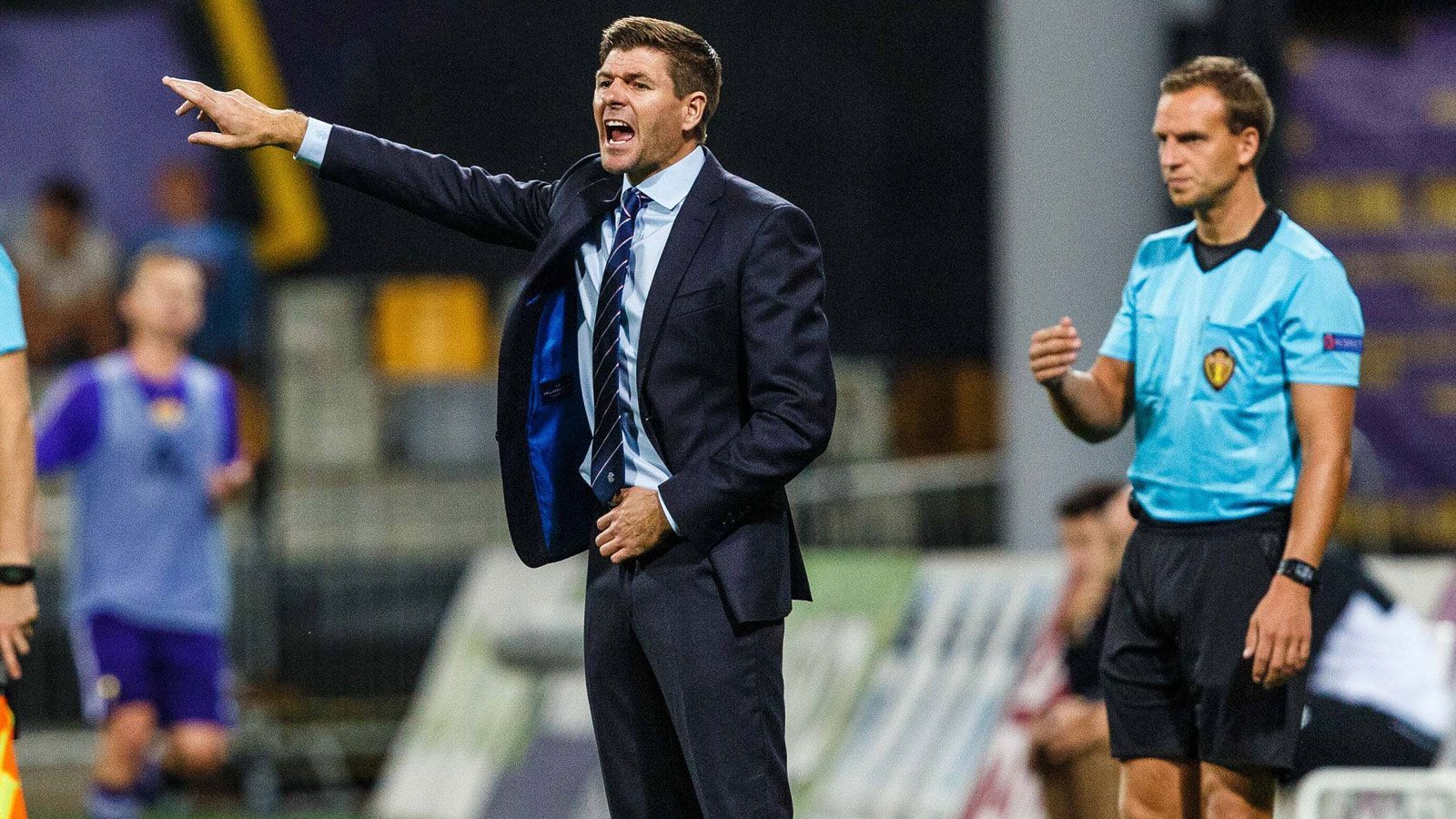 
                <strong>Steven Gerrard (Trainer)</strong><br>
                Als Trainer begann Gerrard natürlich auch bei den Reds, wurde 2017 Jugendcoach. Seit dem Sommer 2018 trainiert er nun den schottischen Rekordmeister Glasgow Rangers.
              