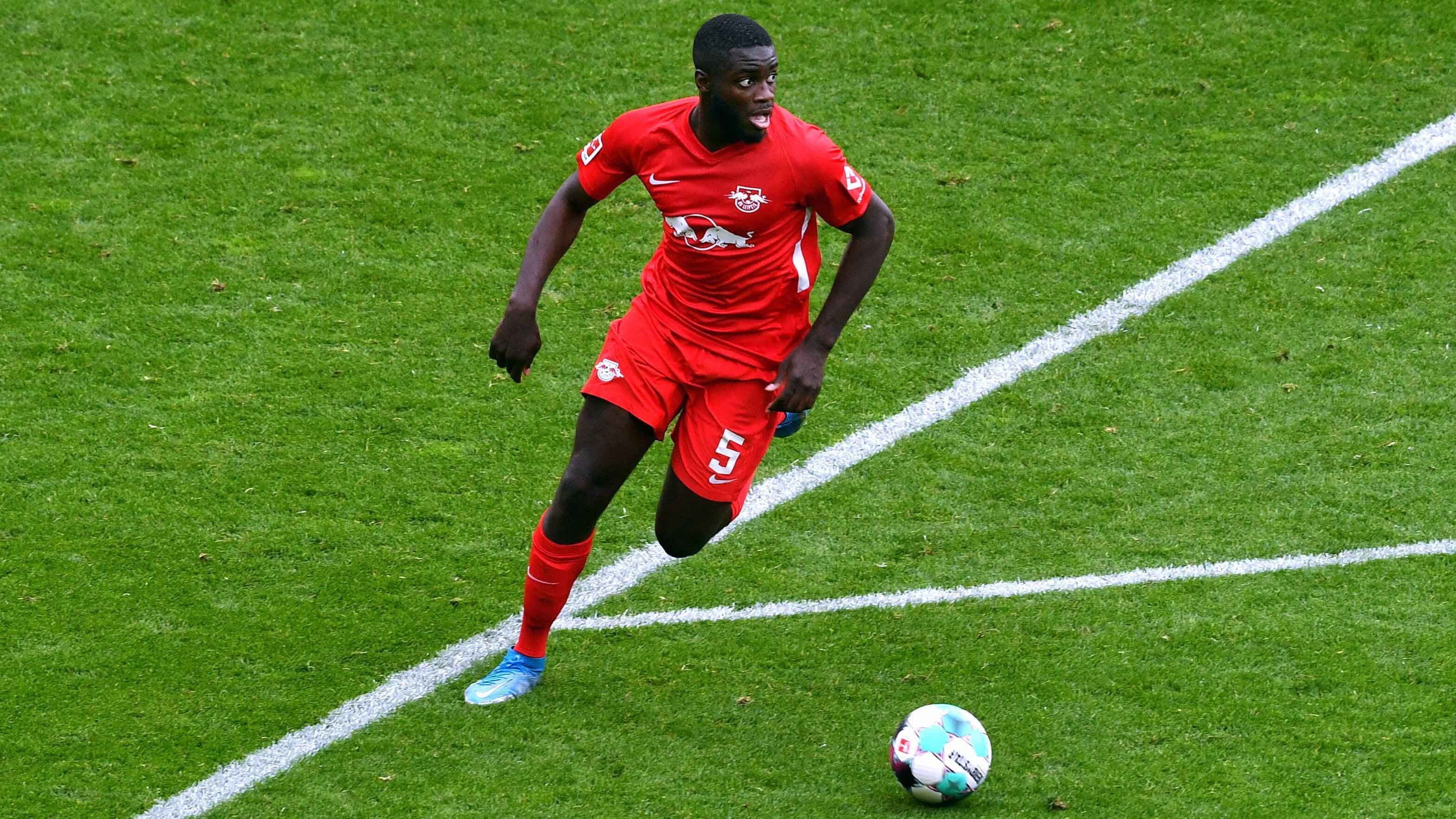 
                <strong>Abwehr: Dayot Upamecano (Frankreich, FC Bayern)</strong><br>
                Dayot Upamecano steht als Neuzugang des FC Bayern fest, für 42,5 Millionen Euro wechselt der Verteidiger zur neuen Saison an die Isar. Für eine Nominierung zur EM hat es allerdings nicht gereicht, Trainer Deschamps vertraut auf andere Verteidiger. Upamecano sollte stattdessen Frankreichs U21 auf dem Weg zum Titel verstärken, der französische Nachwuchs scheiterte jedoch im Viertelfinale an der Niederlande.
              