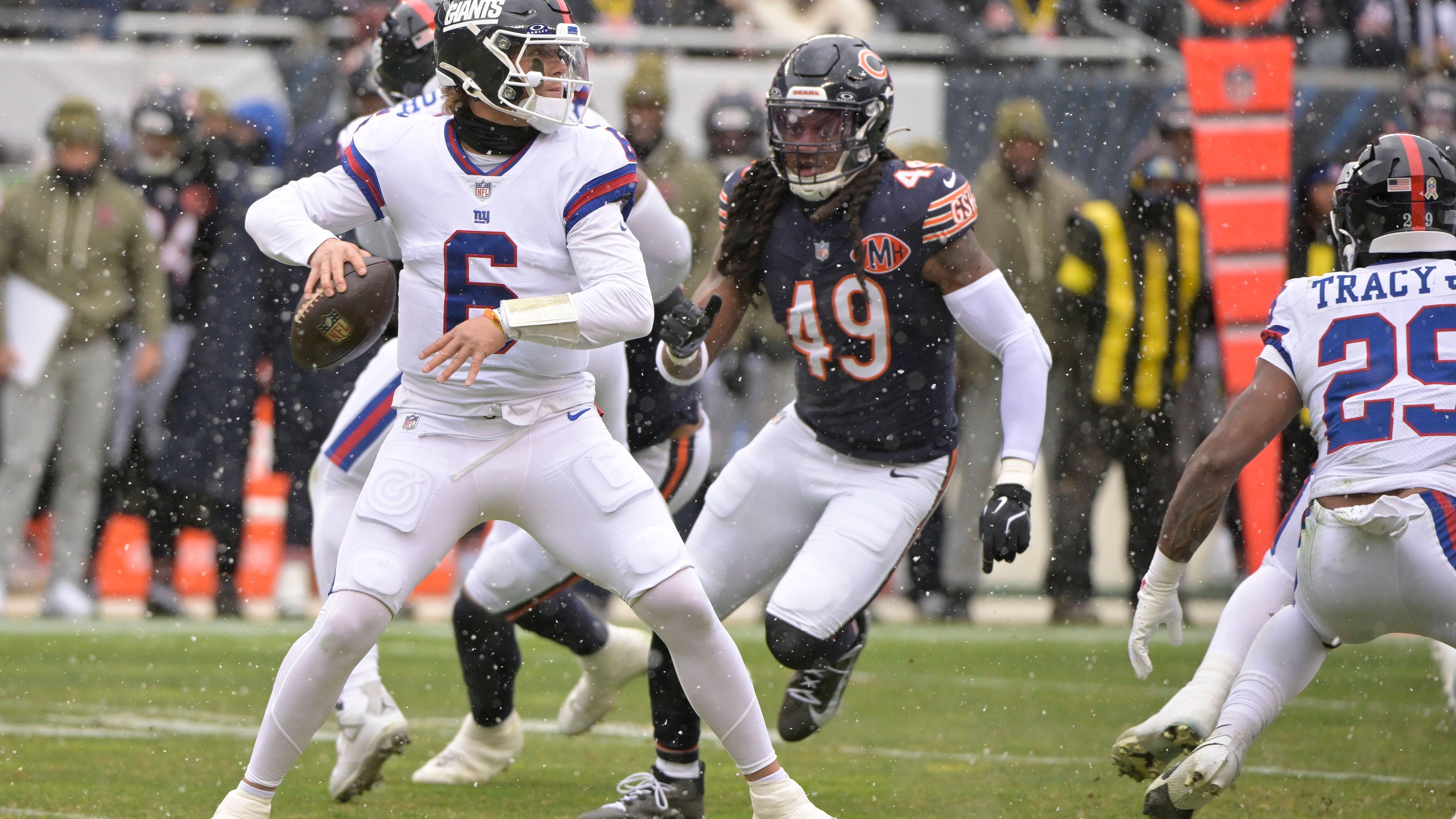 <strong>New York Giants<br></strong>Nachdem die New York Giants mit Jameis Winston der Liga eine Menge Spaß gemacht haben, steht nun wieder Jaxson Dart bereit. Er hat das Concussion Protocol durchlaufen und wird zum Abschluss des 13. Spieltags gegen die New England Patriots starten.<br>• Starter: Jaxson Dart (im Bild)<br>• Backups: Jameis Winston, Russell Wilson