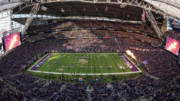 
                <strong>Minnesota Vikings</strong><br>
                Gesamtkosten für zwei Personen: 224,34 DollarTicket: 91,67 DollarBier: 7 DollarSoft Drink: 3 DollarHot Dog: 3 DollarParken: 15 Dollar
              