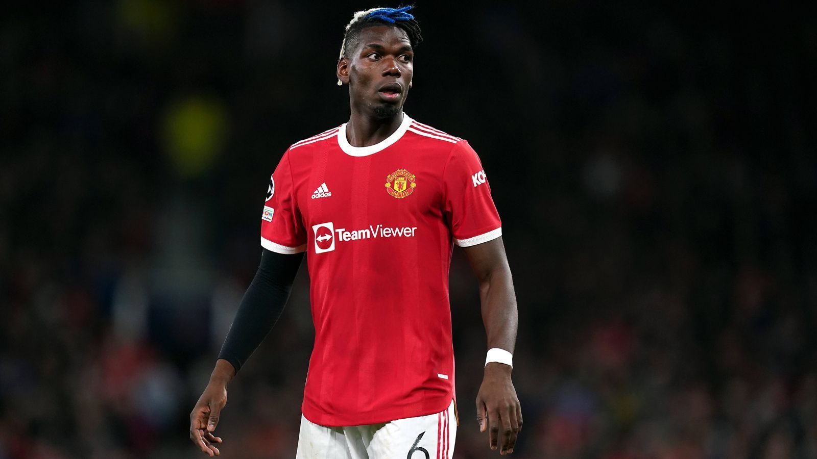 
                <strong>Platz 1: Paul Pogba</strong><br>
                Manchester Uniteds teuerster Einkauf hat sich in diesem Sommer verabschiedet und ist für stolze null Euro gegangen. Dabei kam Paul Pogba 2016 für 105 Millionen Euro von Juventus Turin. Zum italienischen Spitzenklub ist der Franzose nun auch wieder gewechselt. United hat mit dem 29-Jährigen also keinen einzigen Cent eingenommen. Schließlich wechselte der Mittelfeldspieler 2012 schon einmal ablösefrei von Manchester nach Turin. Nach seiner Rückkehr auf die Insel, die nun sechs Jahre angedauert hat, blieb Pogba jedoch stets unter seinen Möglichkeiten. Viel zu oft standen andere Dinge, wie zum Beispiel die Frisur des Franzosen, im Mittelpunkt. Nach 157 Spielen und 70 Scorern ist das Kapitel Manchester United und Pogba nun zu Ende.
              