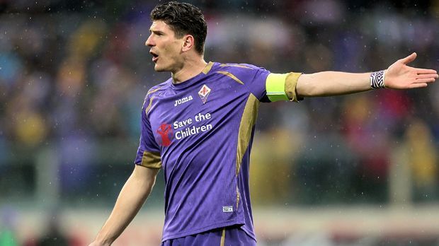 
                <strong>Mario Gomez</strong><br>
                Mario Gomez: Der deutsche Angreifer verließ den FC Bayern 2013 nach dem Triple. Er entschied sich für ein Angebot aus Florenz. Aufgrund von Verletzungen und Querelen mit Ex-Trainer Vincenzo Montella hatte er in der Toskana aber von Beginn an einen schweren Stand. Im Sommer 2015 packte Gomez nach zwei Jahren ohne Glück seine Koffer und geht jetzt für Besiktas Istanbul auf Torejagd.
              