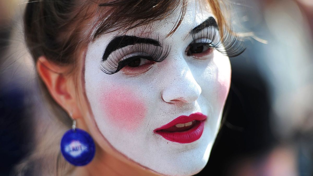 fasching-schminken-11-06-12-AFP