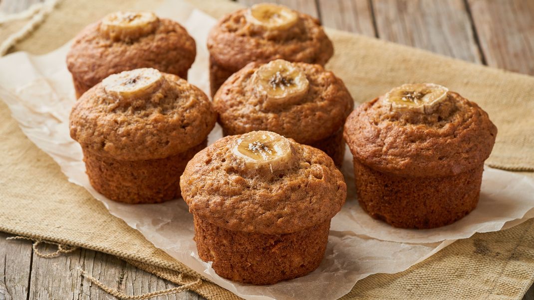 Bei diesen Muffins sorgt eine reife Banane für die Süße.&nbsp;