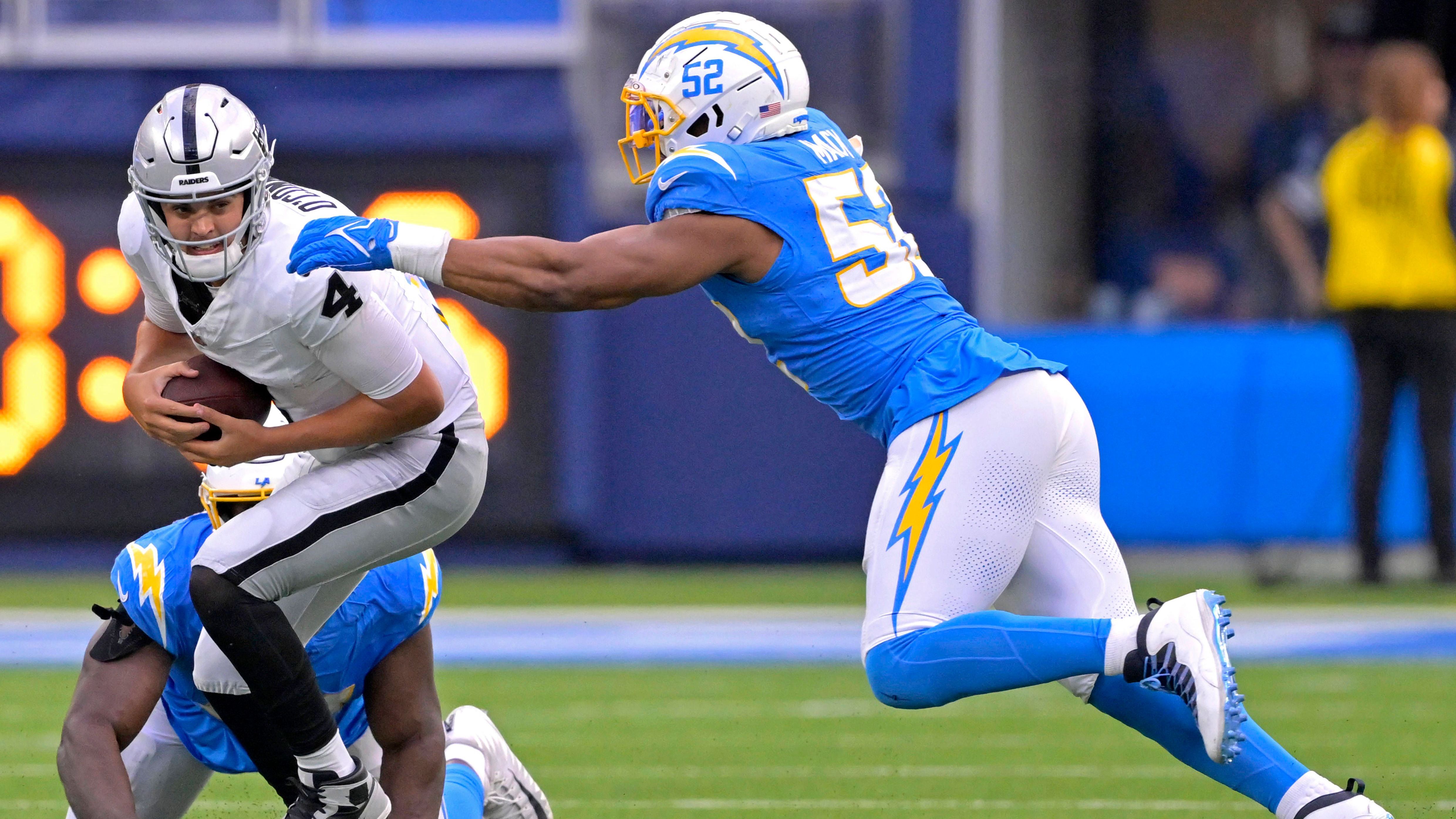 <strong>Gewinner: Khalil Mack (Los Angeles Chargers)</strong><br>Beim 24:17 der Los Angeles Chargers gegen die Las Vegas Raiders hat Mack die NFL einmal kurz daran erinnert, was für eine Maschine er ist. Den bemitleidenswerten Rookie-Quarterback Aiden O'Connell brachte er ganze sechs Mal zu Boden. Franchise-Rekord! Dazu kommen vier Quarterback-Hits. Vielleicht steckt in Mack ja doch ein Hauch Lawrence Taylor...