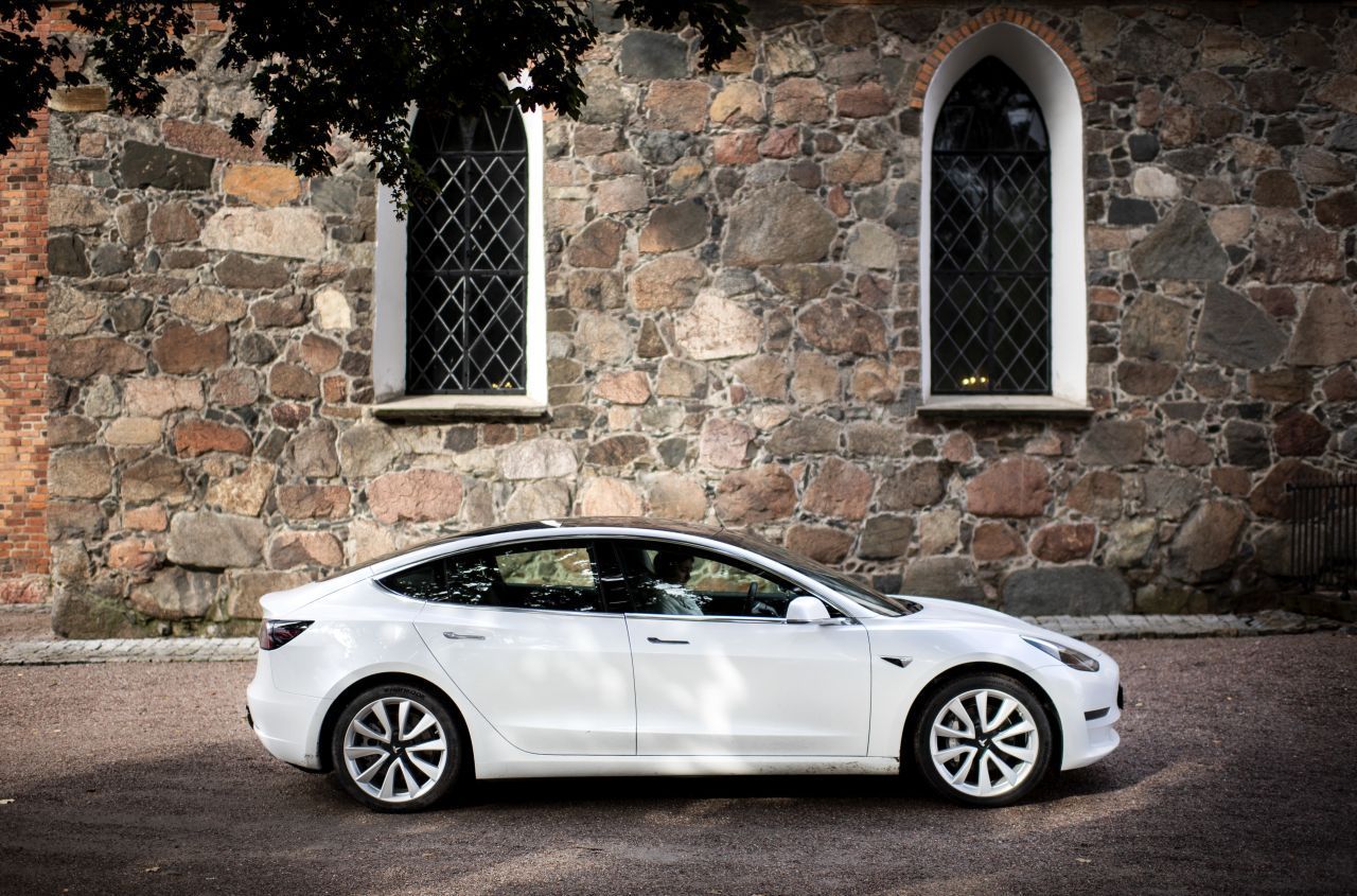 Tesla ist E-Auto-Pionier - und hat gleich mehrere Modelle auf dem Markt. Das günstigste: Model 3 ab knapp 45.000 Euro.